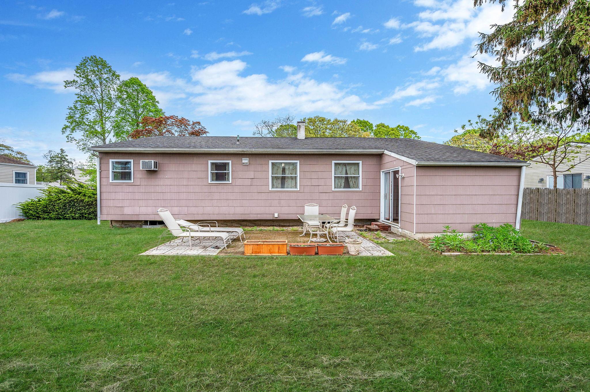 Centereach, New York, 11720, United States, 3 Bedrooms Bedrooms, ,3 BathroomsBathrooms,Residential,For Sale,1821298