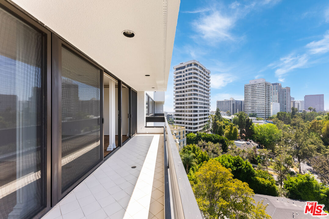 Los Angeles, California, 90024, United States, 2 Bedrooms Bedrooms, ,3 BathroomsBathrooms,Residential,For Sale,1883580