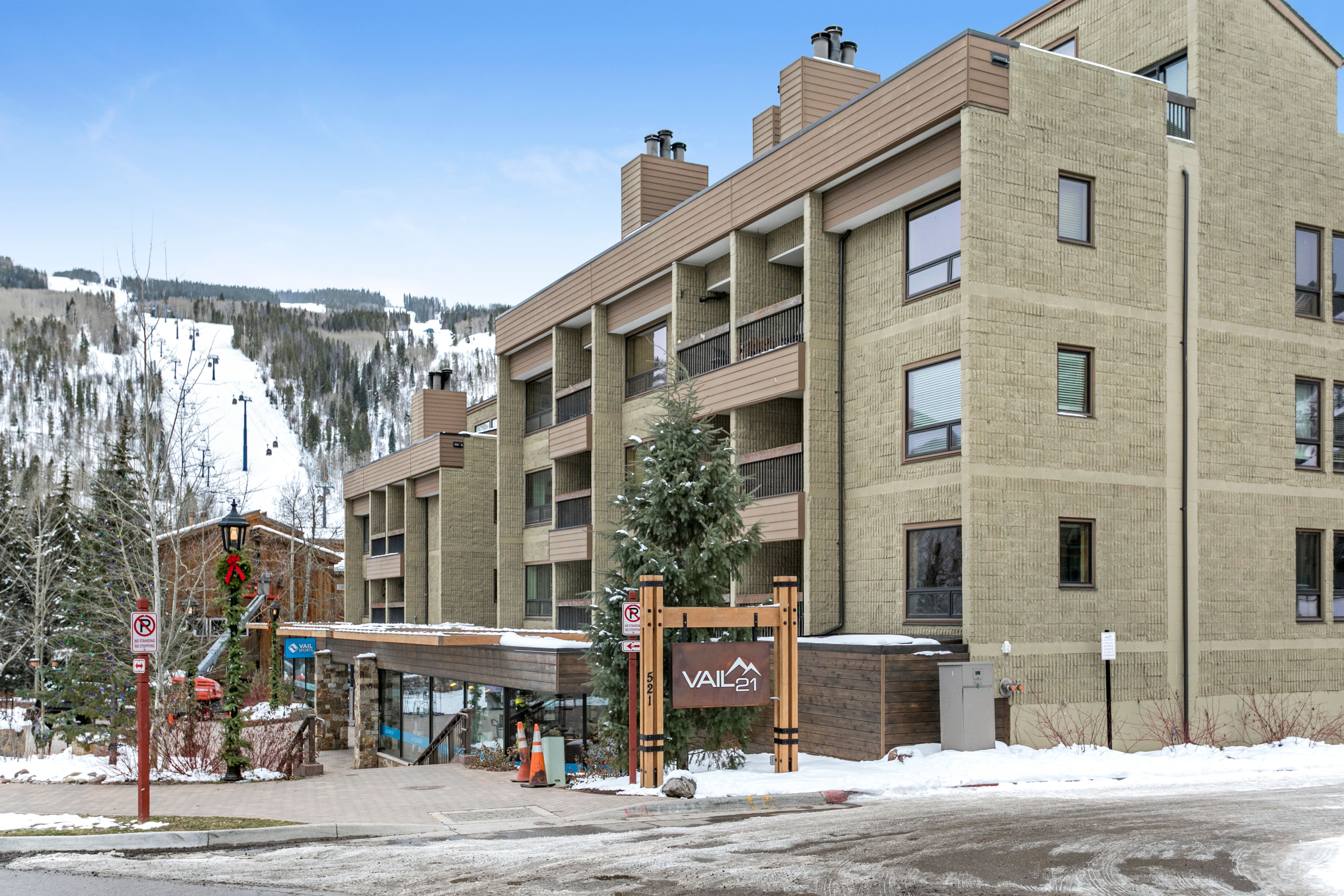  Turnkey, Beautifully Renovated, Single Fourth-Floor View of the Ski Slopes - 物件實景