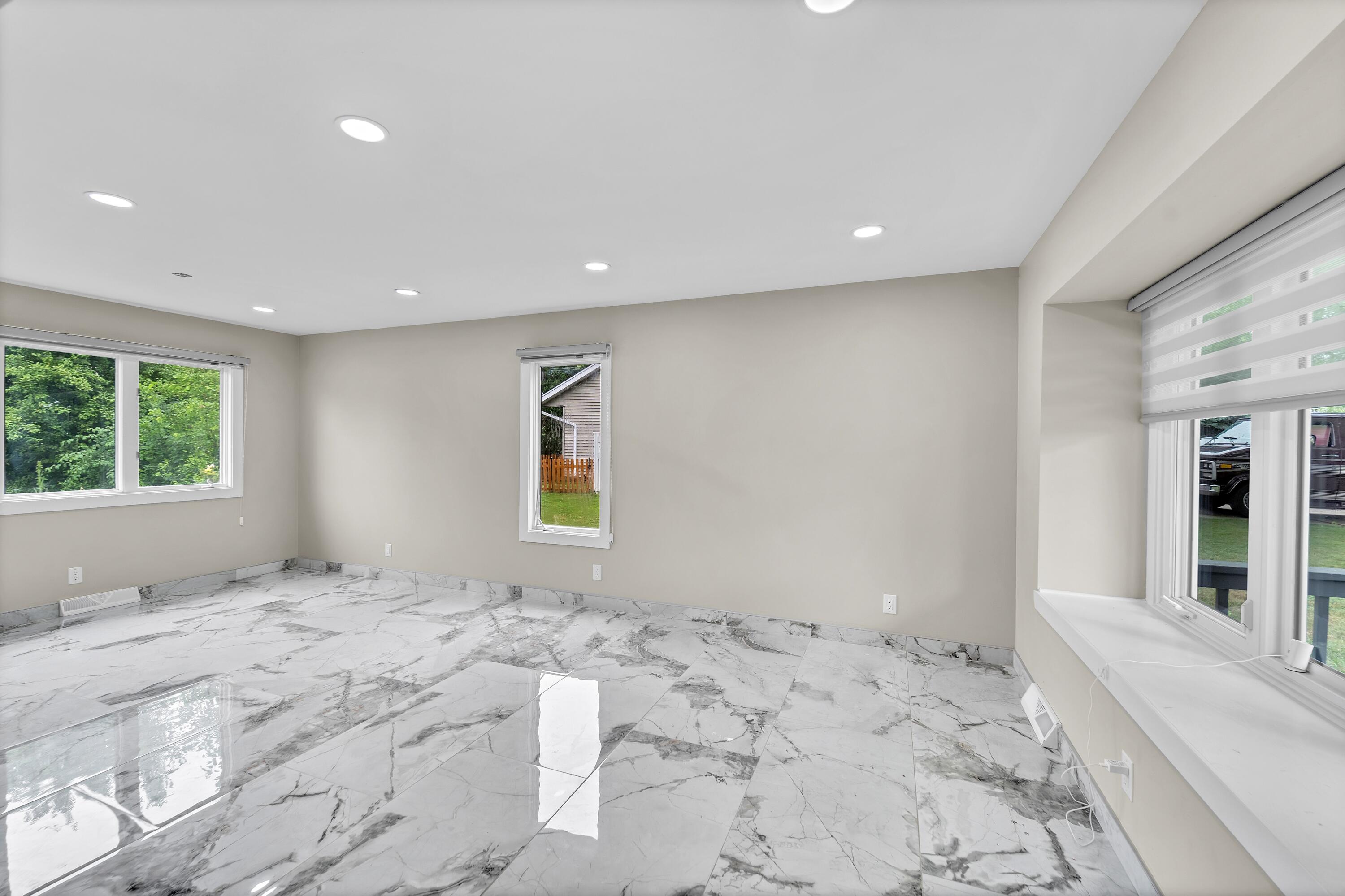 Oak Creek, Wisconsin, 53154, United States, 4 Bedrooms Bedrooms, ,4 BathroomsBathrooms,Residential,For Sale,1896988