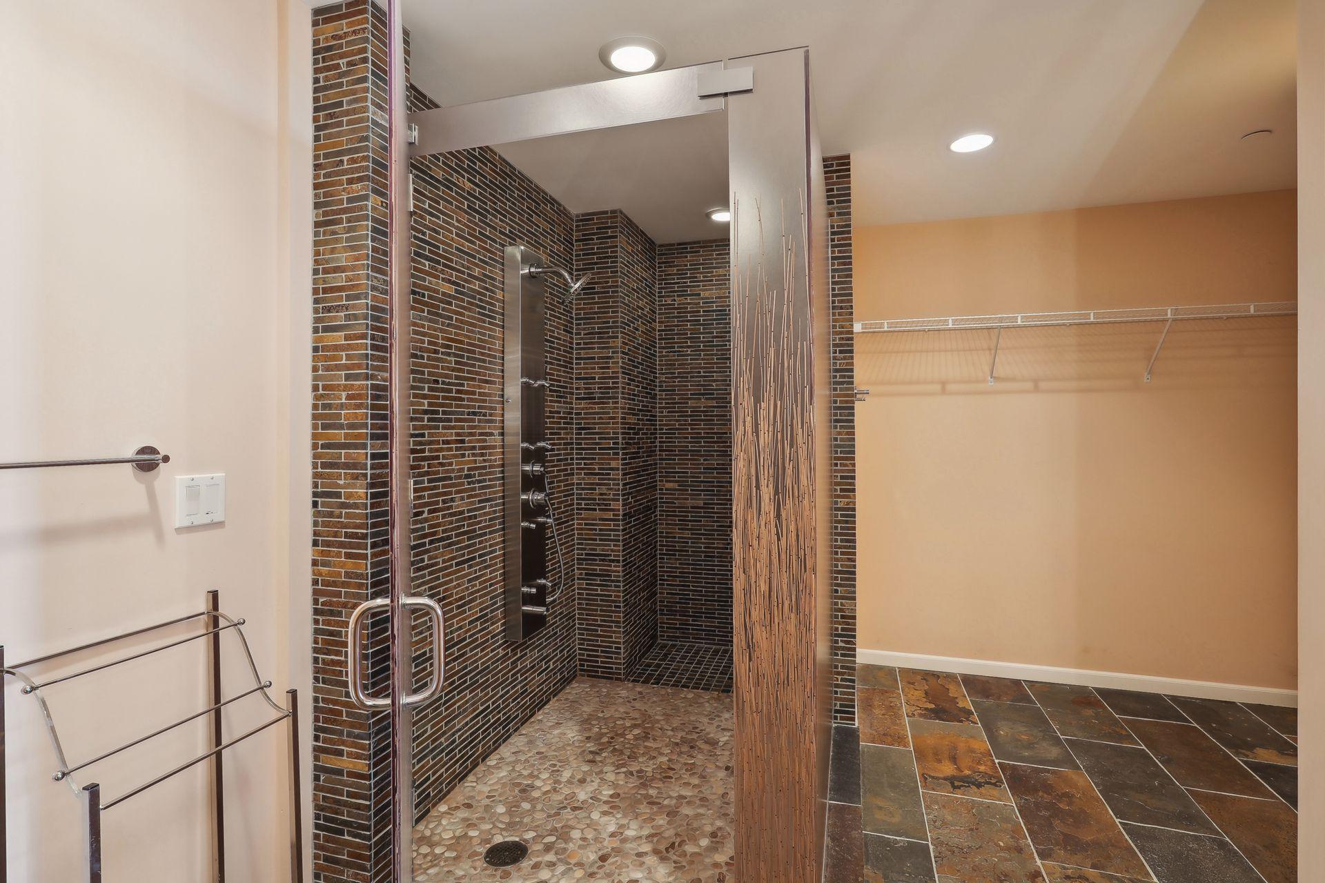 Minneapolis, Minnesota, 55403, United States, 2 Bedrooms Bedrooms, ,1 BathroomBathrooms,Residential,For Sale,1794027