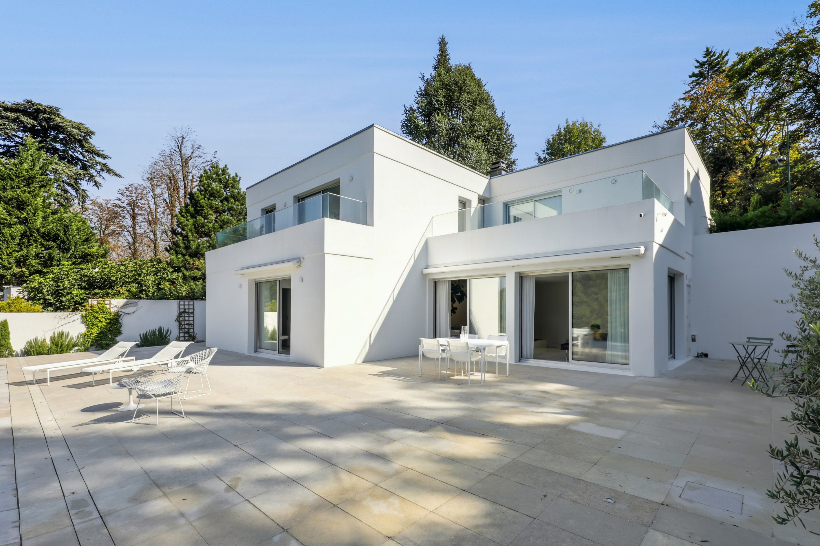  Bougival Town Centre – Contemporary Family Home with Infinity Pool, Expansive T… - 物件實景