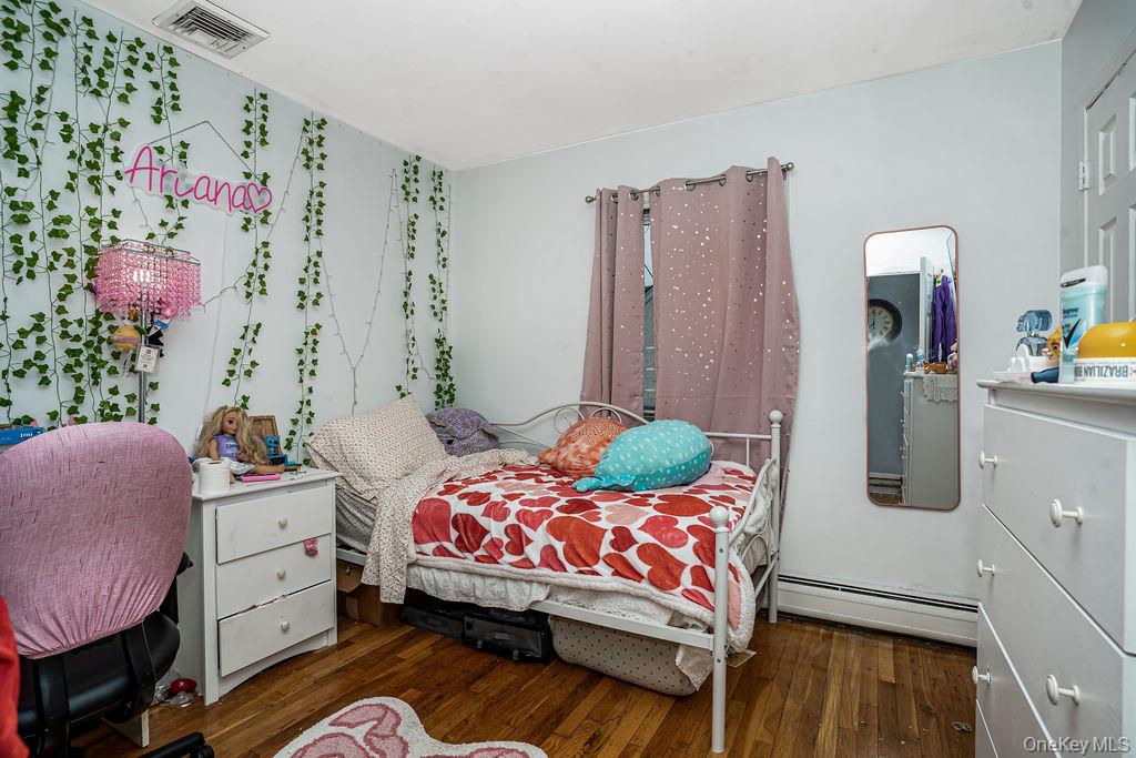 Lynbrook, New York, 11563, United States, 5 Bedrooms Bedrooms, ,3 BathroomsBathrooms,Residential,For Sale,1917433