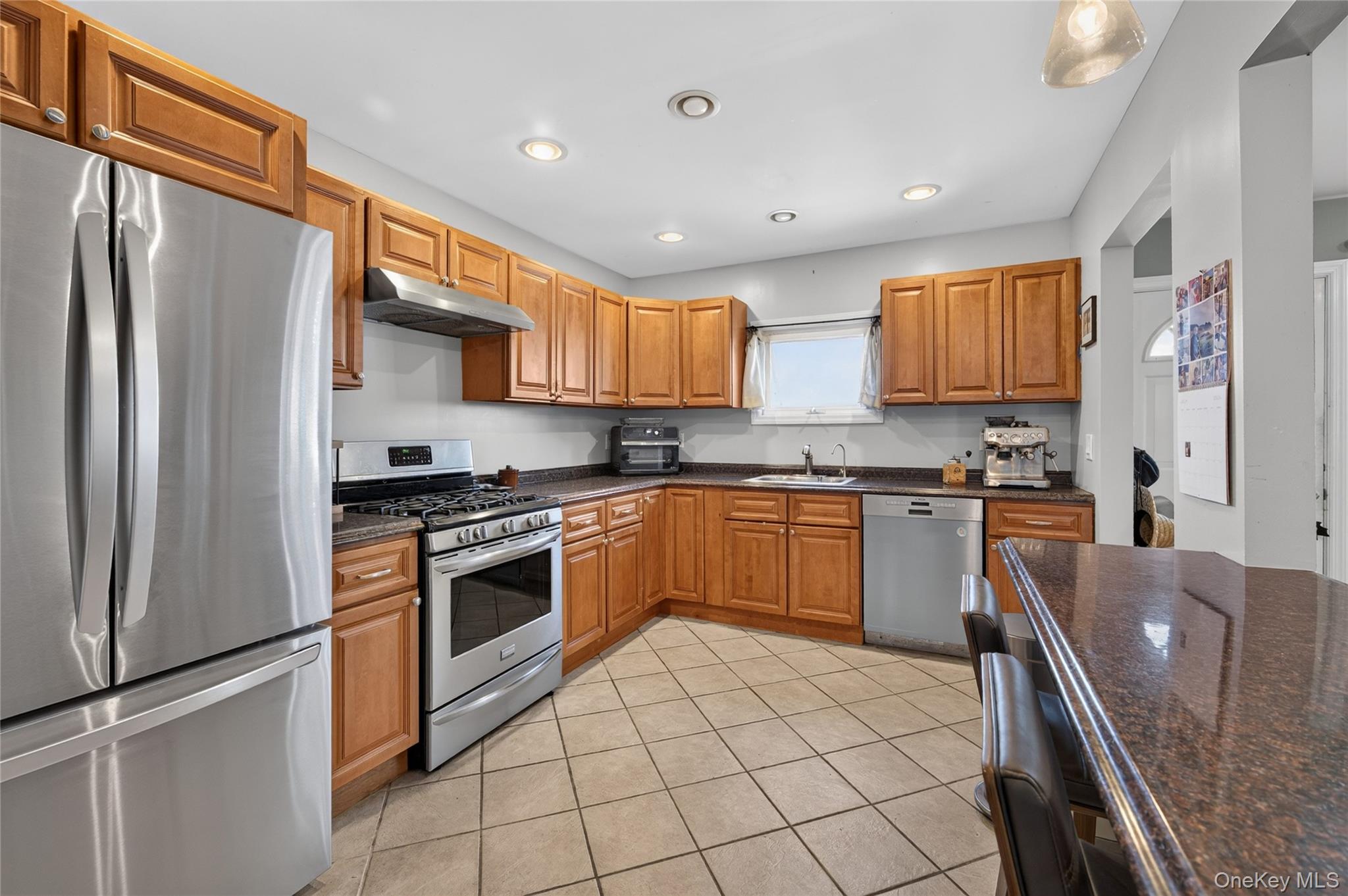  120 Bert Avenue, Westbury, NY, 11590 - 物件實景