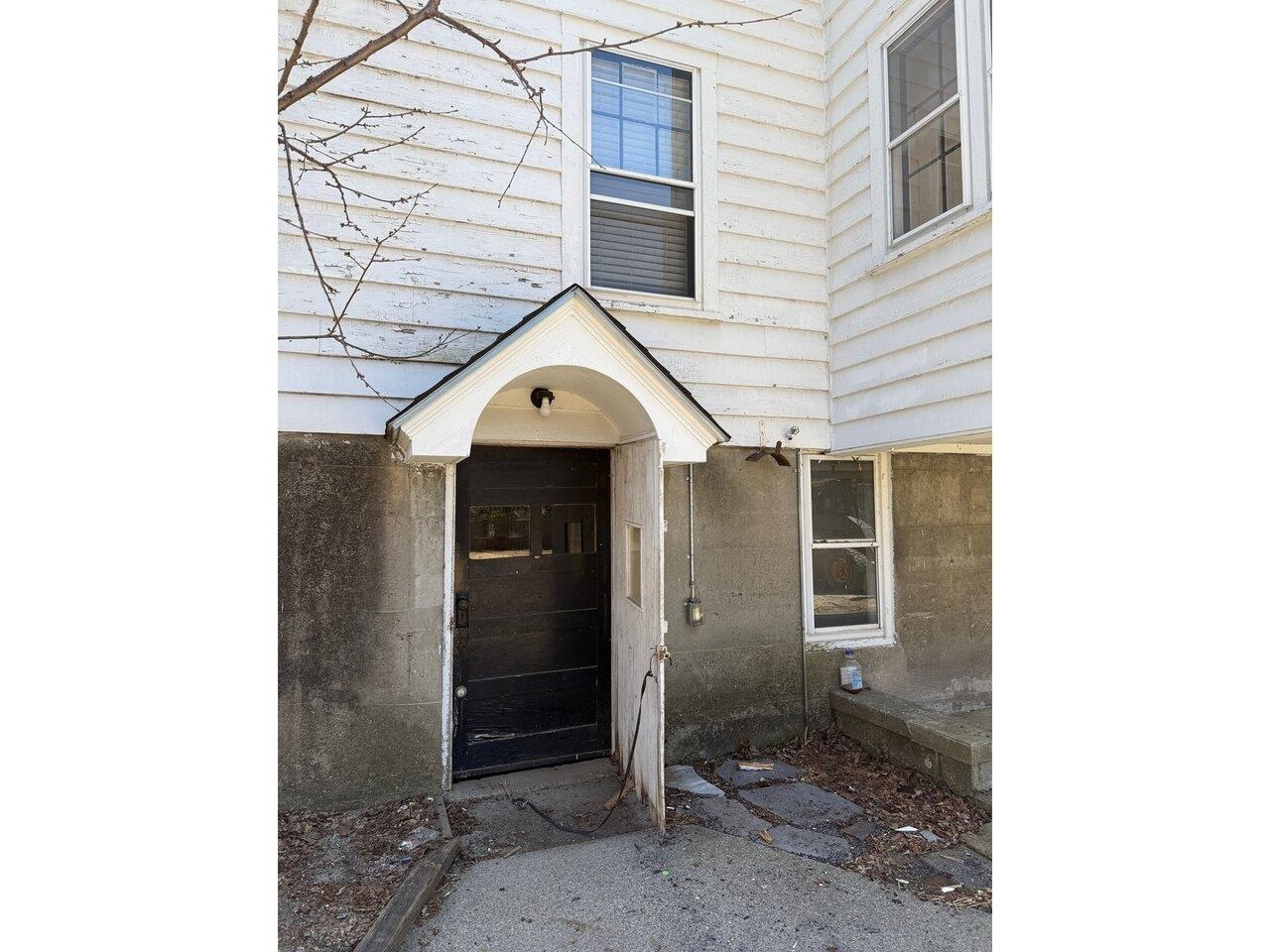 Burlington, Vermont, 05401, United States, 6 Bedrooms Bedrooms, ,2 BathroomsBathrooms,Residential,For Sale,1729174