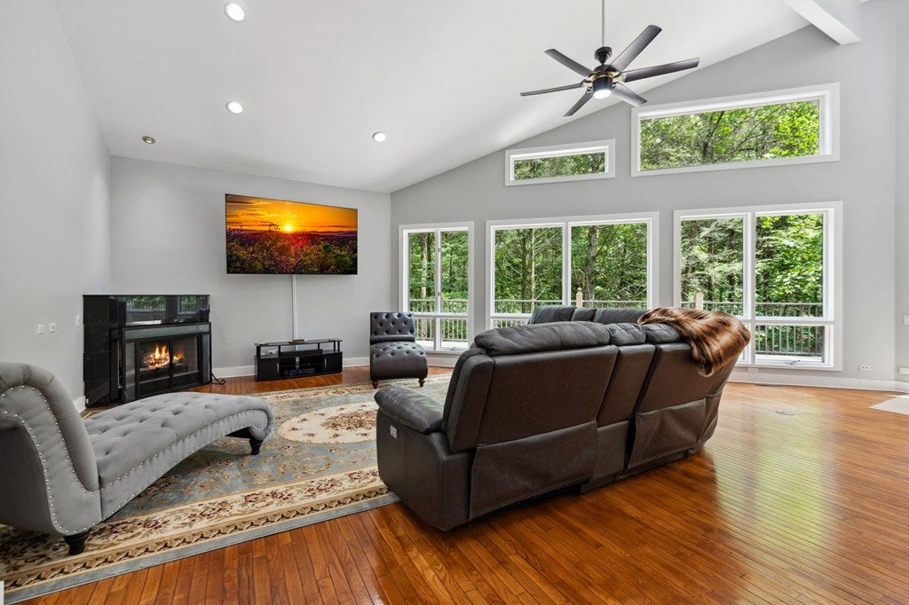 Ellijay, Georgia, 30540, United States, 5 Bedrooms Bedrooms, ,5 BathroomsBathrooms,Residential,For Sale,1868155