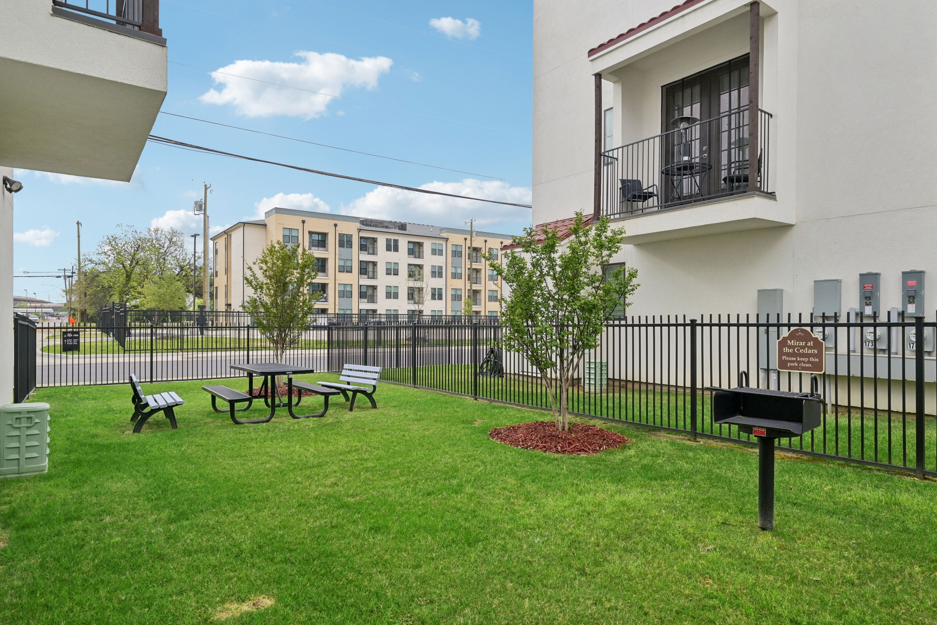 Spanish Style in the Cedars - 物件實景