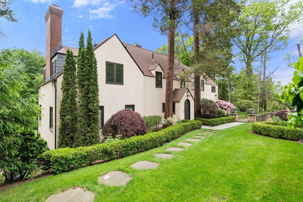 Newton, Massachusetts, 02467, United States, 5 Bedrooms Bedrooms, ,6 BathroomsBathrooms,Residential,For Sale,1807148
