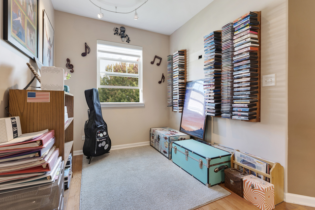 Huntley, Illinois, 60142, United States, 5 Bedrooms Bedrooms, ,3 BathroomsBathrooms,Residential,For Sale,1982974