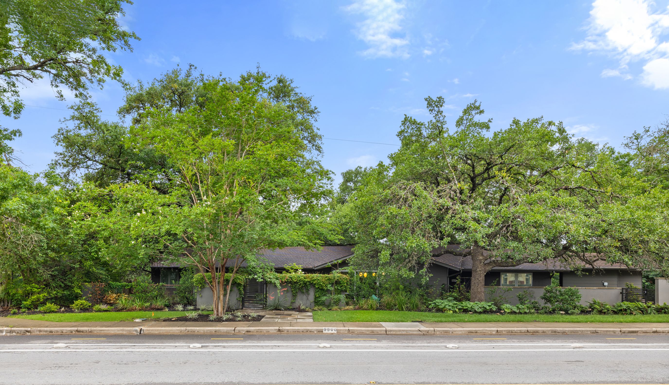  Sprawling Shoal Creek Retreat with Rare Privacy in Central Austin - 物件實景