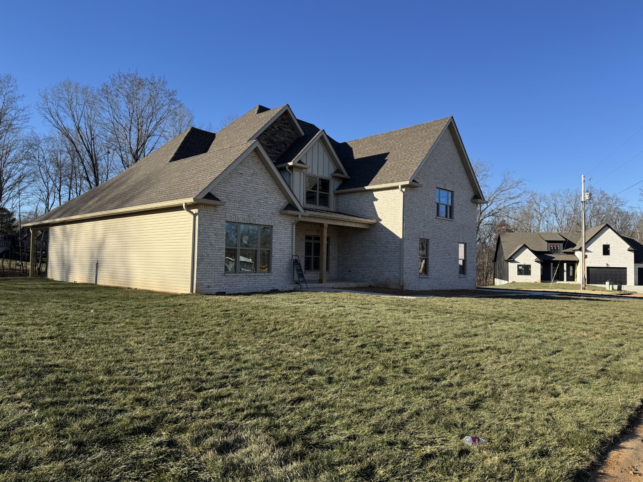 Clarksville, Tennessee, 37042, United States, 3 Bedrooms Bedrooms, ,4 BathroomsBathrooms,Residential,For Sale,2006024