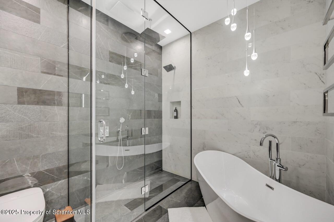 Bear Creek, Pennsylvania, 18602, United States, 4 Bedrooms Bedrooms, ,3 BathroomsBathrooms,Residential,For Sale,2002172