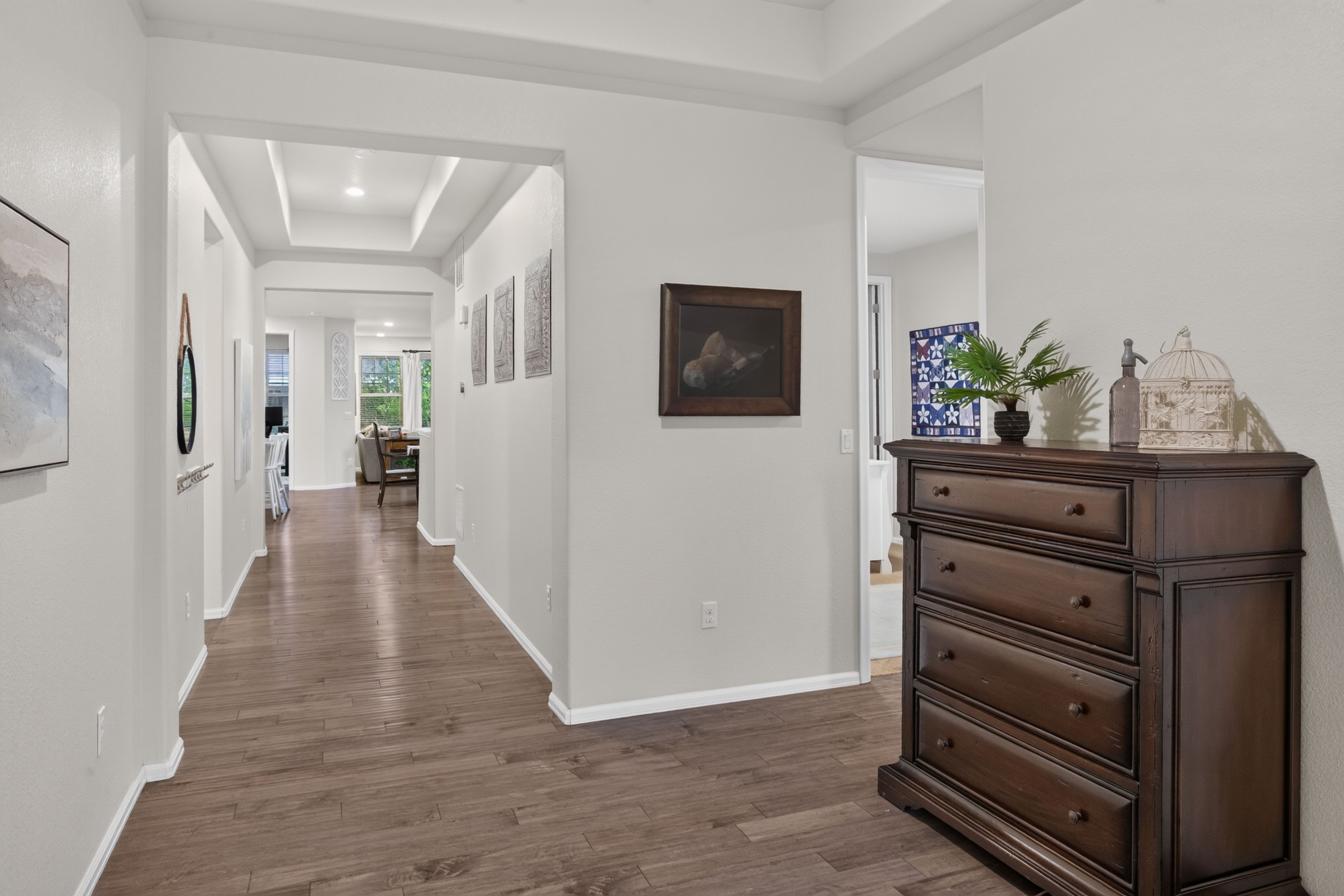  Sought-After Main Level Living - 物件實景
