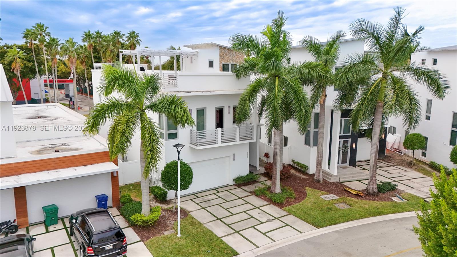 Doral, Florida, 33122, United States, 4 Bedrooms Bedrooms, ,5 BathroomsBathrooms,Residential,For Sale,2002186