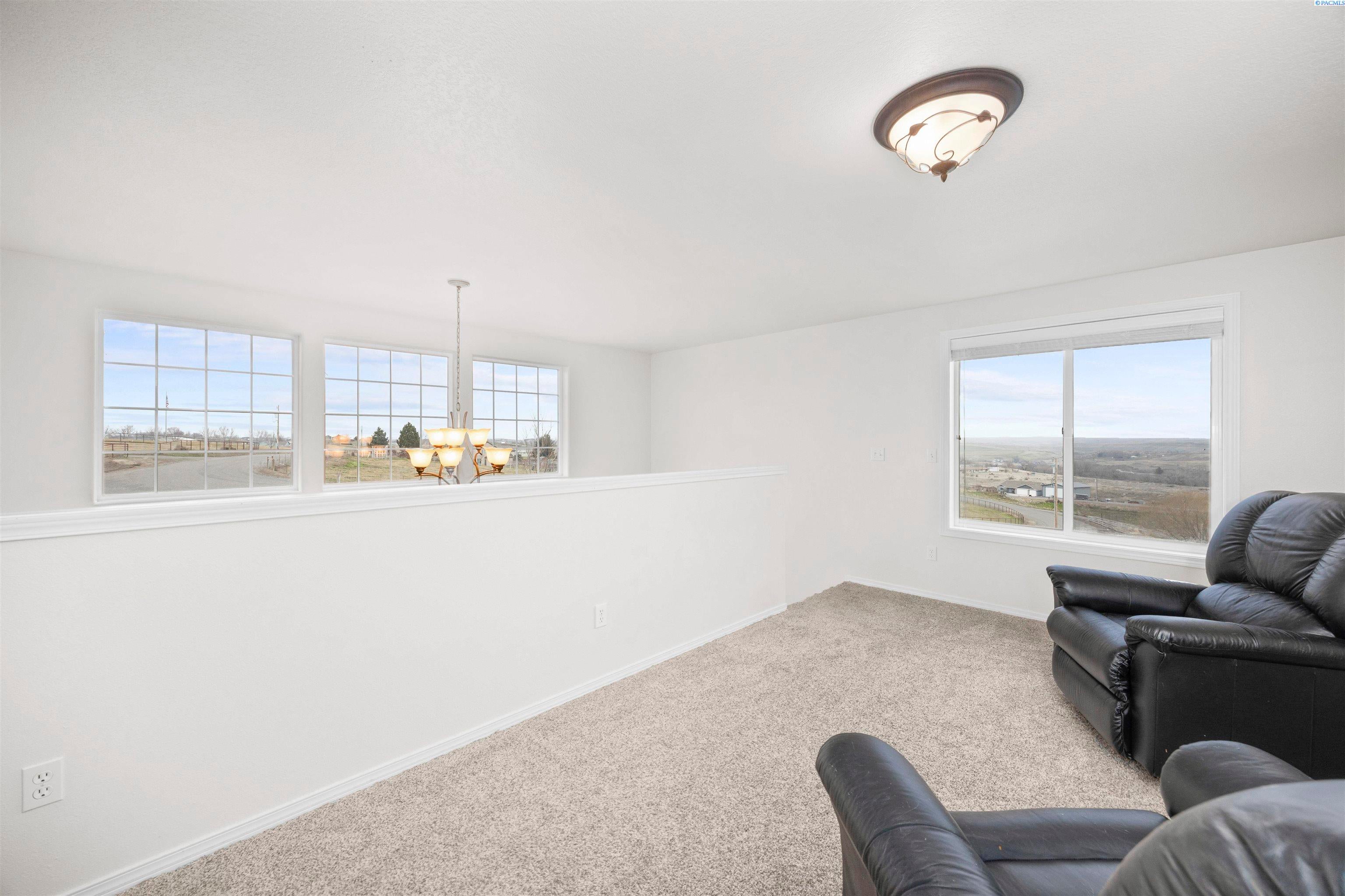 Eltopia, Washington, 99330, United States, 5 Bedrooms Bedrooms, ,4 BathroomsBathrooms,Residential,For Sale,2012124