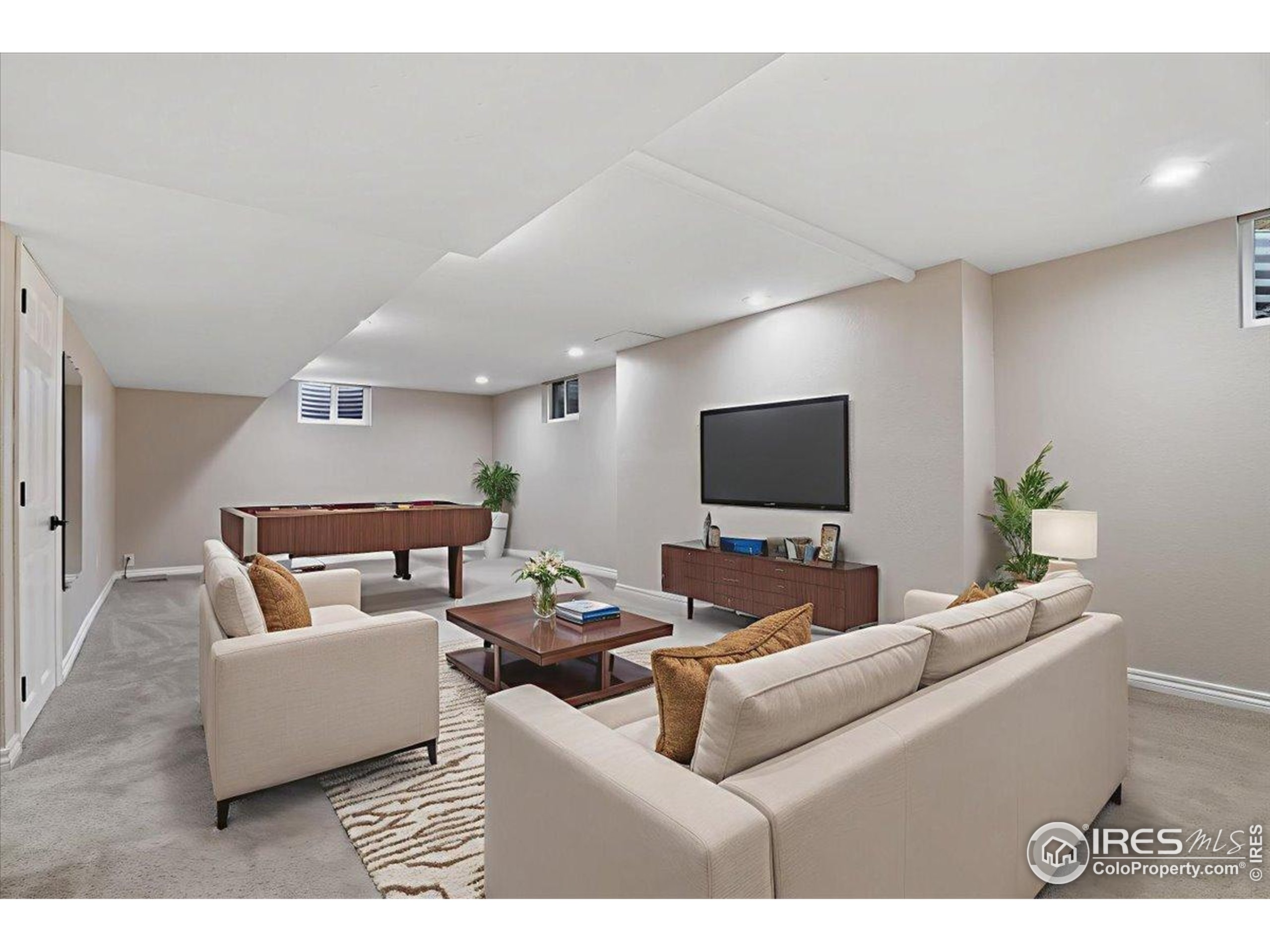 Longmont, Colorado, 80504, United States, 5 Bedrooms Bedrooms, ,1 BathroomBathrooms,Residential,For Sale,1933238