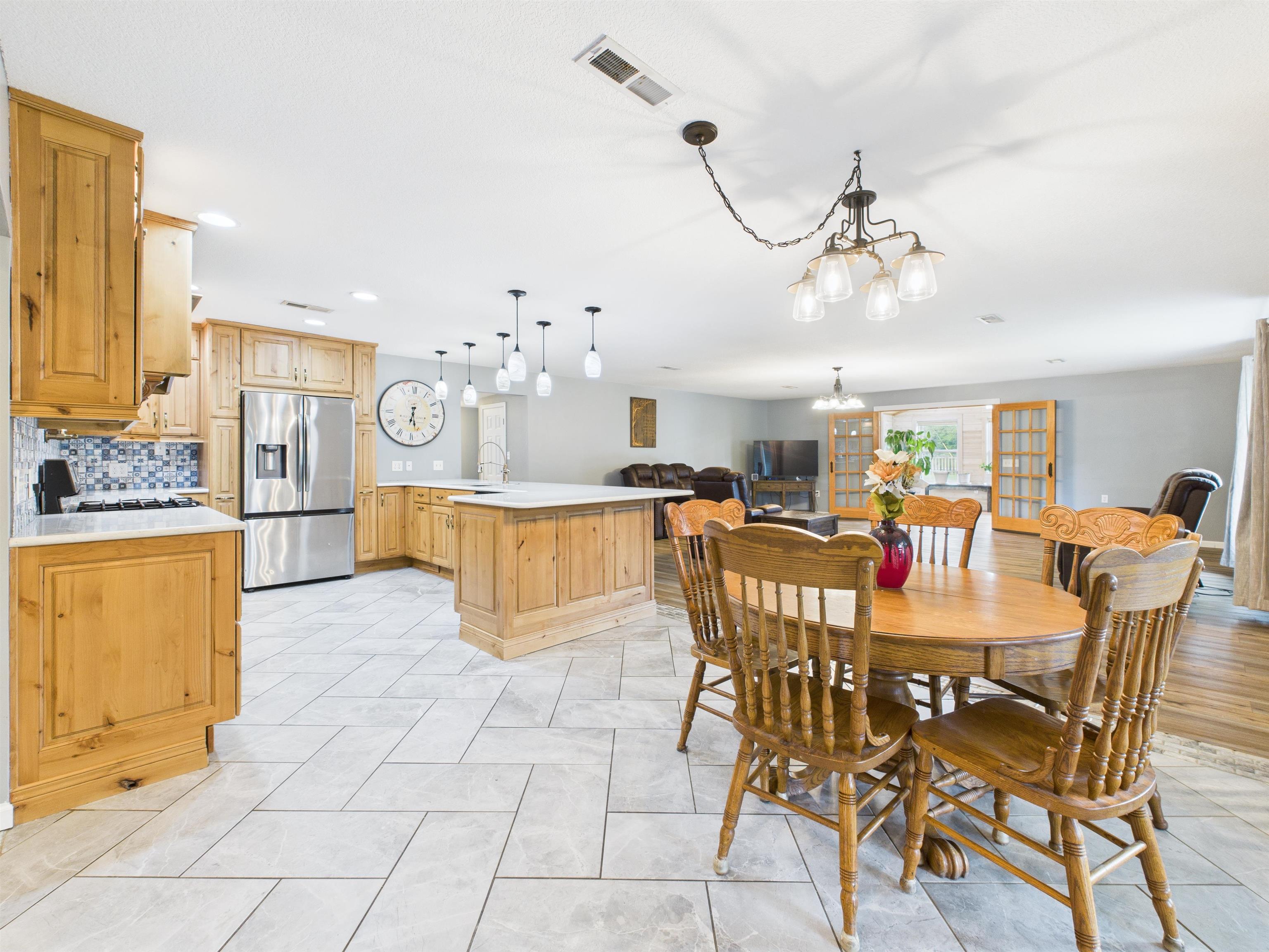 Markle, Indiana, 46770, United States, 3 Bedrooms Bedrooms, ,3 BathroomsBathrooms,Residential,For Sale,1925804