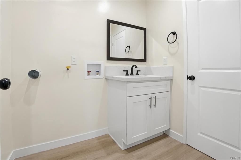 Los Angeles, California, 90003, United States, 5 Bedrooms Bedrooms, ,Residential,For Sale,2007748