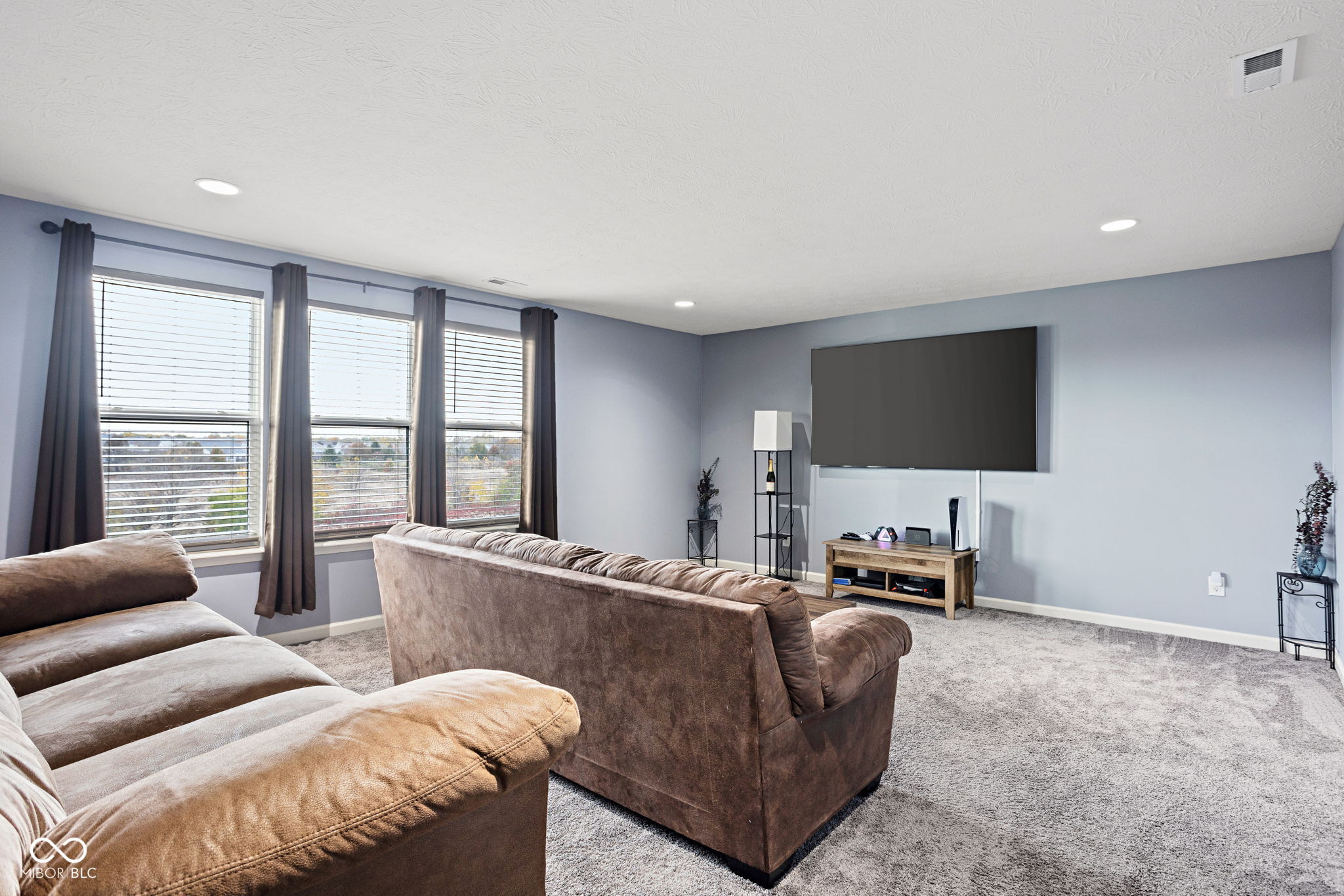 Noblesville, Indiana, 46062, United States, 6 Bedrooms Bedrooms, ,4 BathroomsBathrooms,Residential,For Sale,1987337