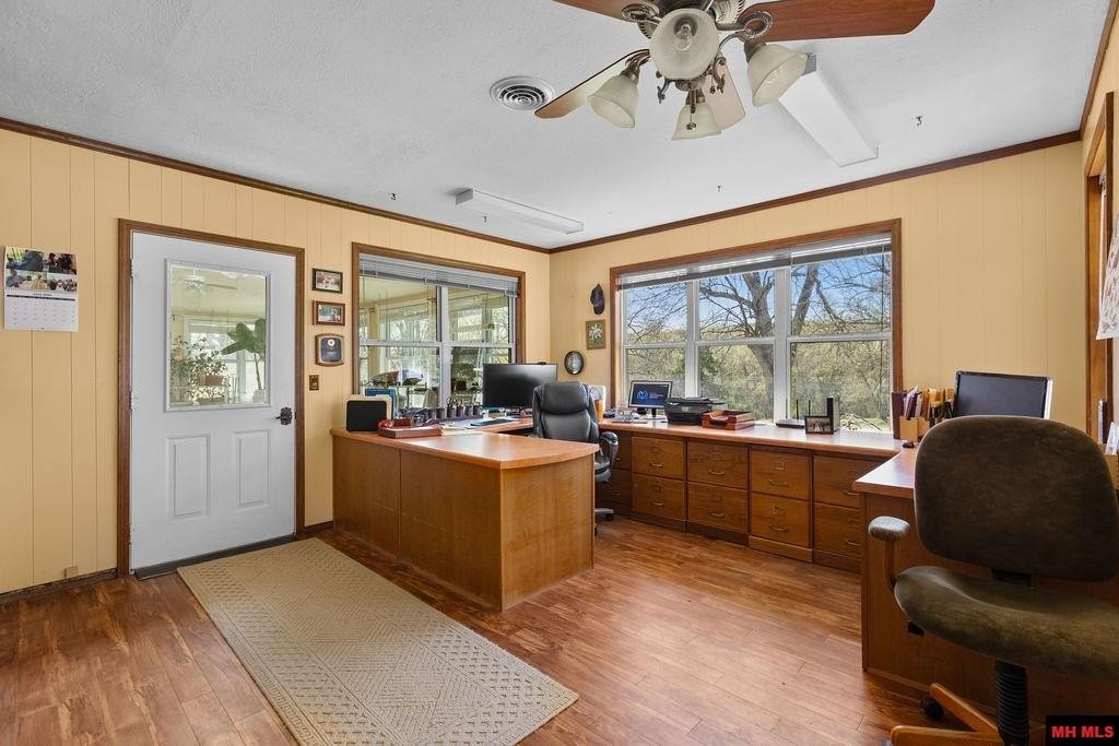 Mountain Home, Arkansas, 72653, United States, 3 Bedrooms Bedrooms, ,4 BathroomsBathrooms,Residential,For Sale,2036578