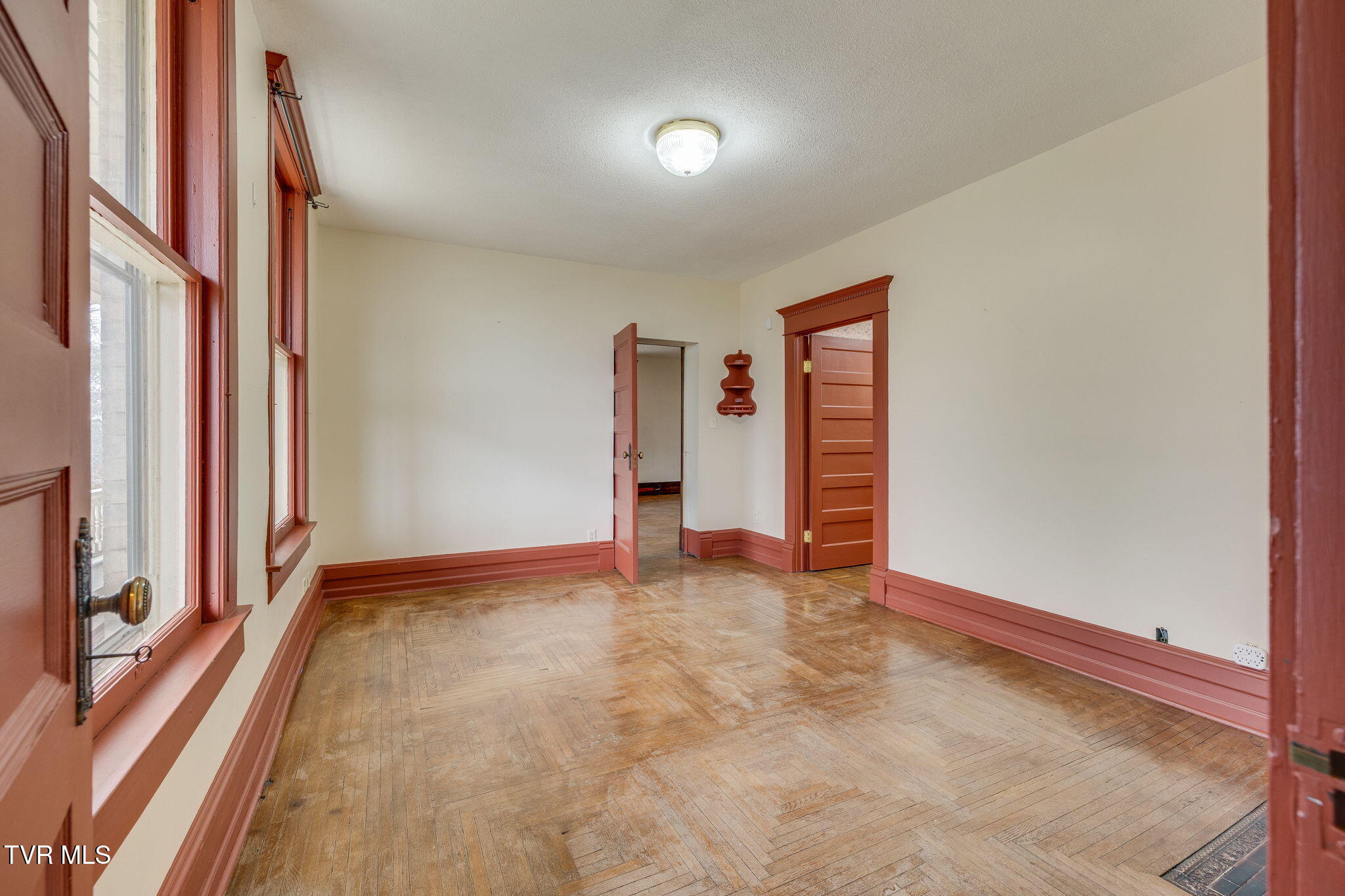 Bristol, Tennessee, 37620, United States, 4 Bedrooms Bedrooms, ,5 BathroomsBathrooms,Residential,For Sale,2005262