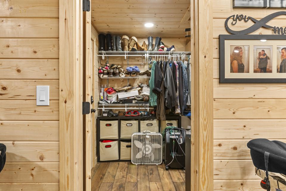 Versailles, Kentucky, 40383, United States, 3 Bedrooms Bedrooms, ,2 BathroomsBathrooms,Residential,For Sale,1976488