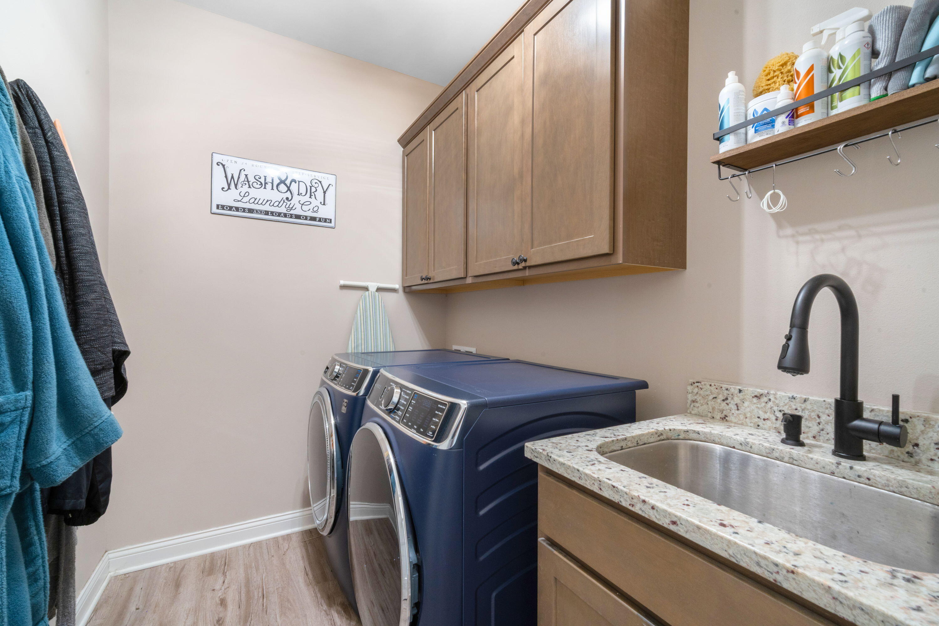 Mount Pleasant, Wisconsin, 53406, United States, 3 Bedrooms Bedrooms, ,4 BathroomsBathrooms,Residential,For Sale,1912298
