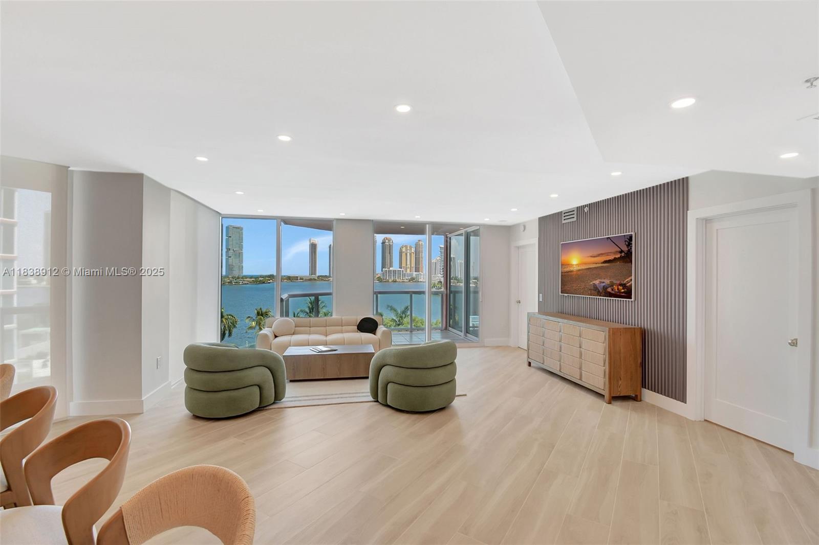 Aventura, Florida, 33180, United States, 2 Bedrooms Bedrooms, ,3 BathroomsBathrooms,Residential,For Sale,1910809