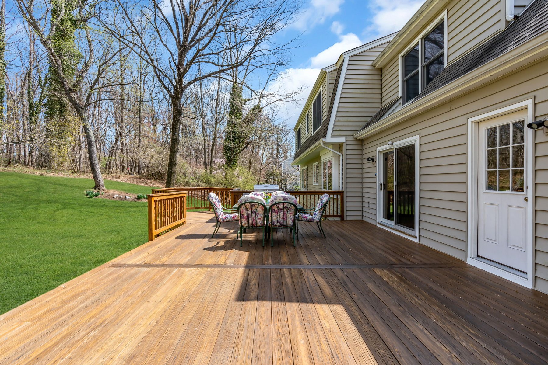  Spacious Middletown Colonial with Updates - 物件實景