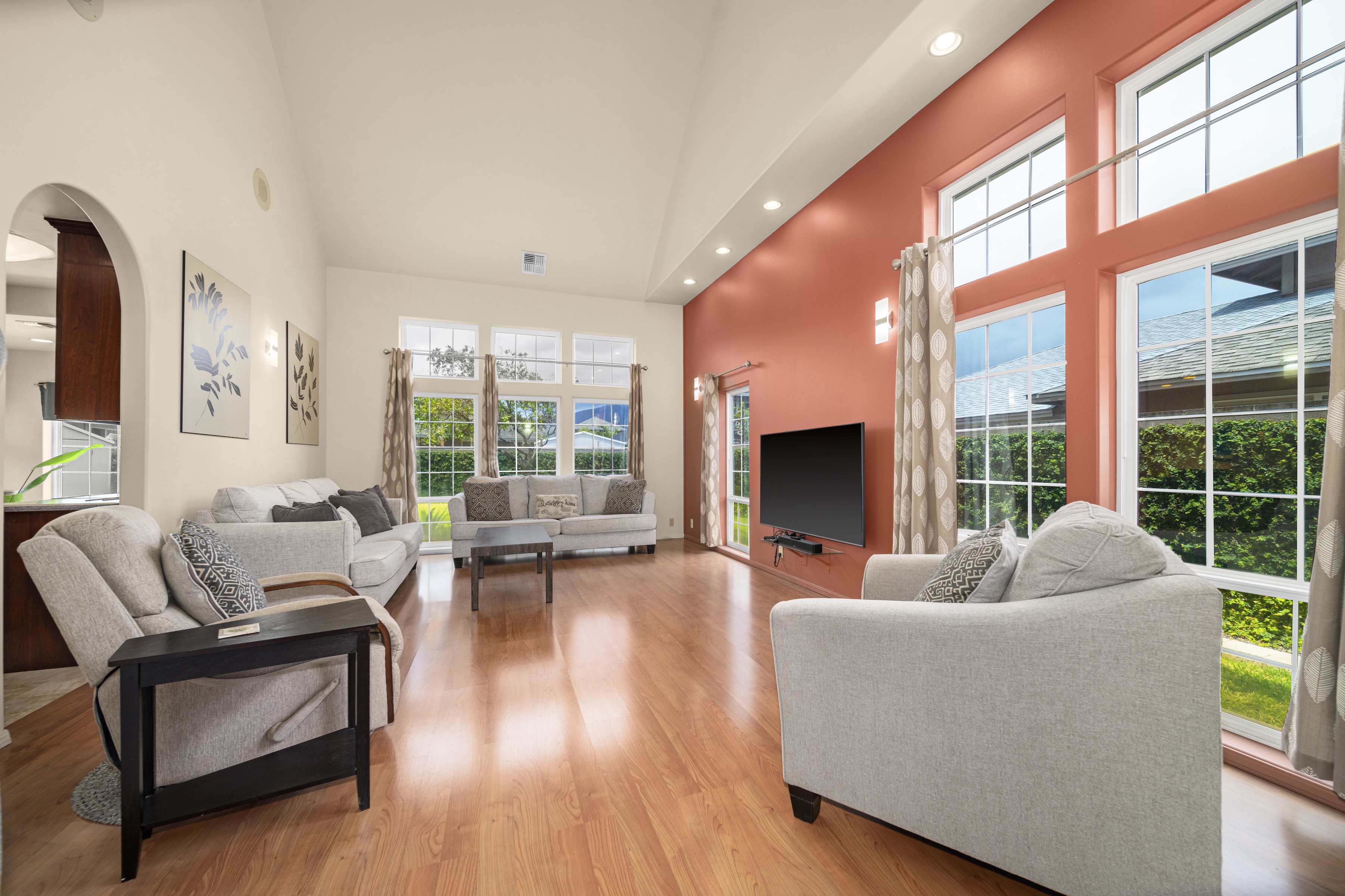  Pride of ownership explains this 4 bedroom 2.5 bath home & backyard - 物件實景