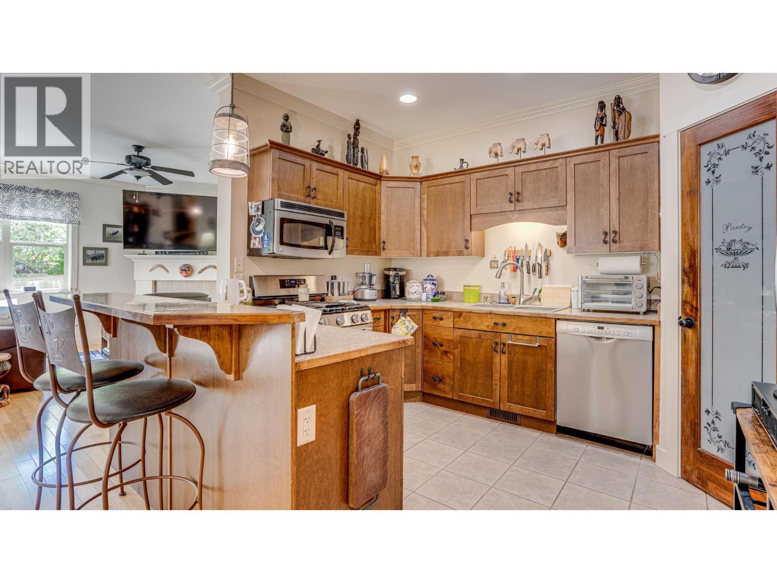 SALMON ARM, British Columbia, V1E 2B6, CA, 3 Bedrooms Bedrooms, ,2 BathroomsBathrooms,Residential,For Sale,1950686