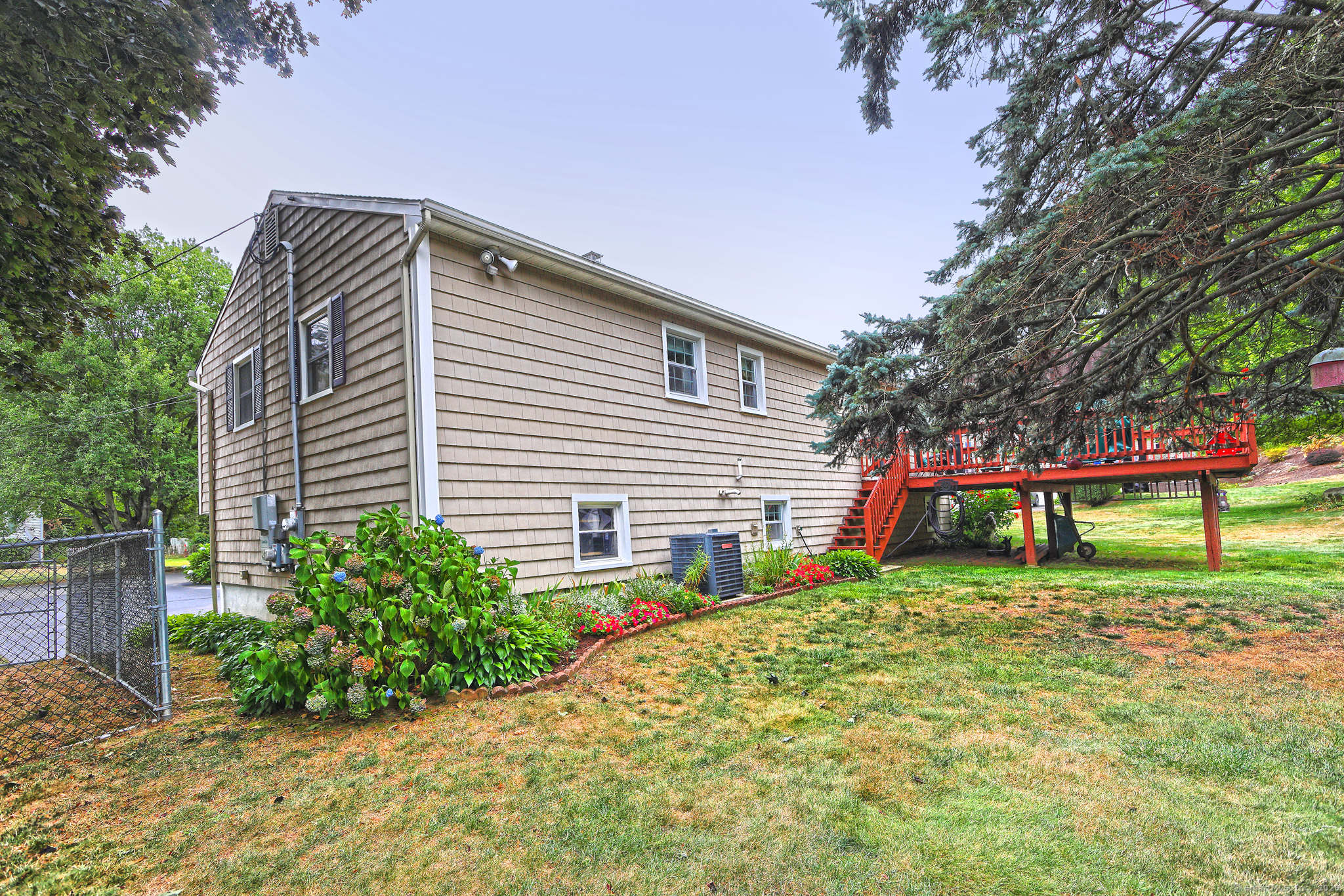 Milford, Connecticut, 06460, United States, 3 Bedrooms Bedrooms, ,3 BathroomsBathrooms,Residential,For Sale,1933259