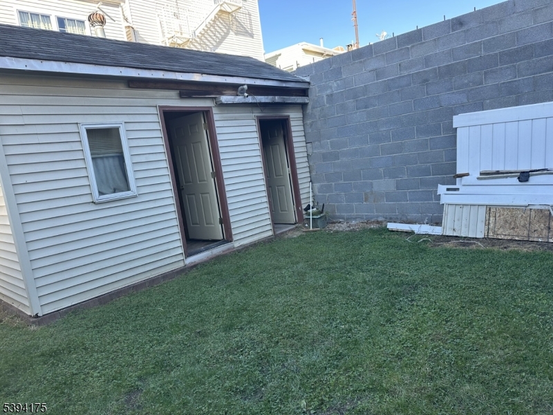 Newark City, New Jersey, 07105-3781, United States, 8 Bedrooms Bedrooms, ,Residential,For Sale,1988616