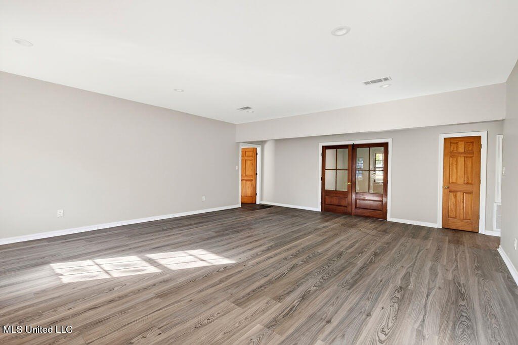 Gulfport, Mississippi, 39503, United States, 5 Bedrooms Bedrooms, ,5 BathroomsBathrooms,Residential,For Sale,2009063