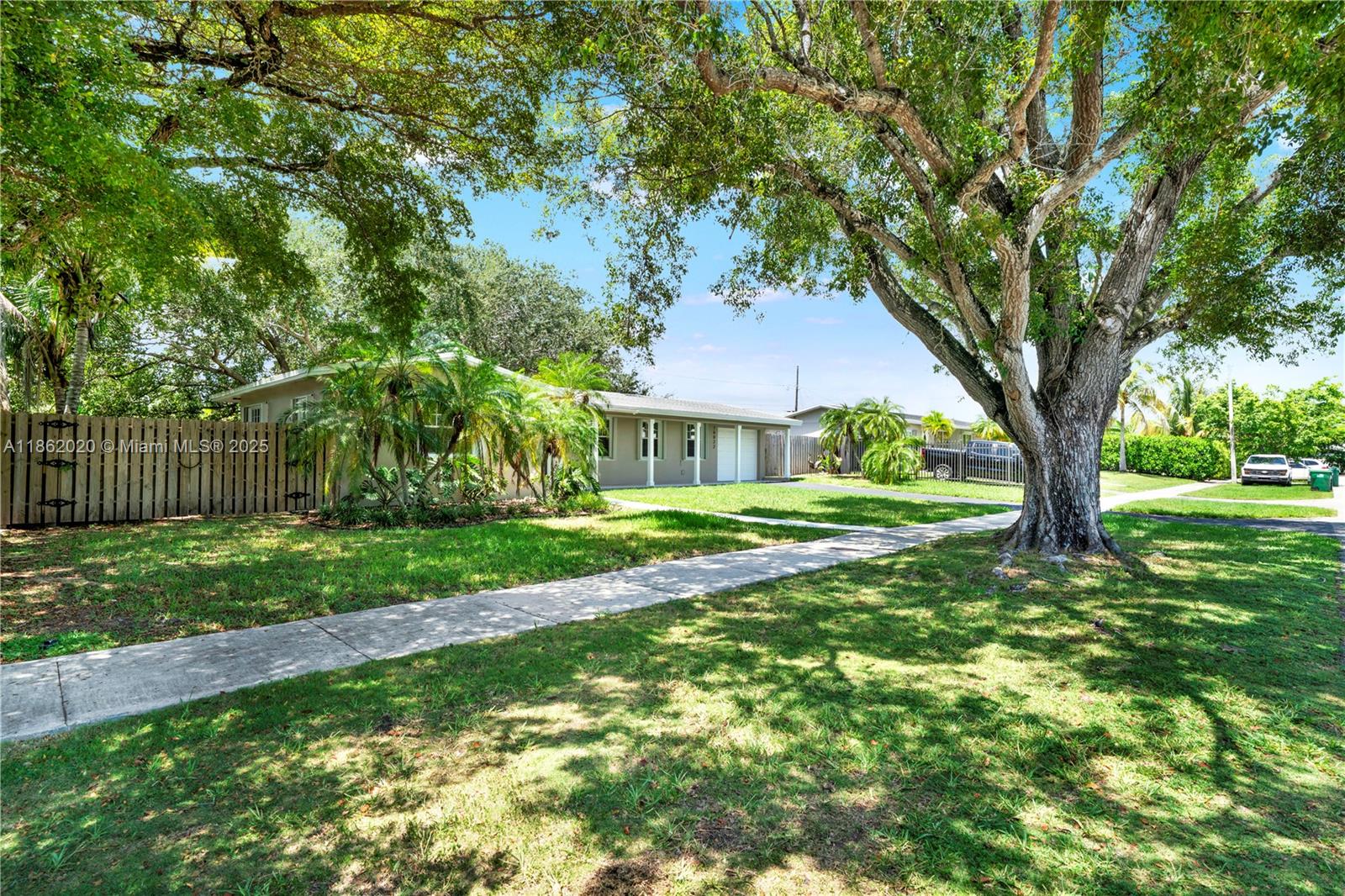 Miami, Florida, 33157, United States, 2 Bedrooms Bedrooms, ,1 BathroomBathrooms,Residential,For Sale,1932105