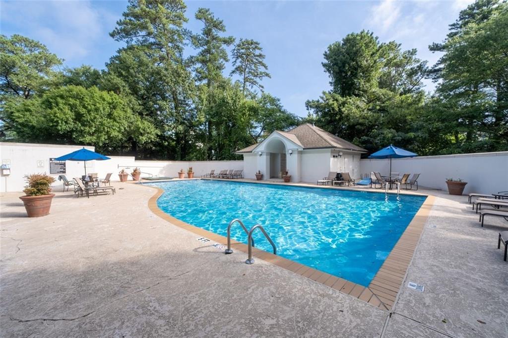 Atlanta, Georgia, 30327, United States, 2 Bedrooms Bedrooms, ,3 BathroomsBathrooms,Residential,For Sale,1895393