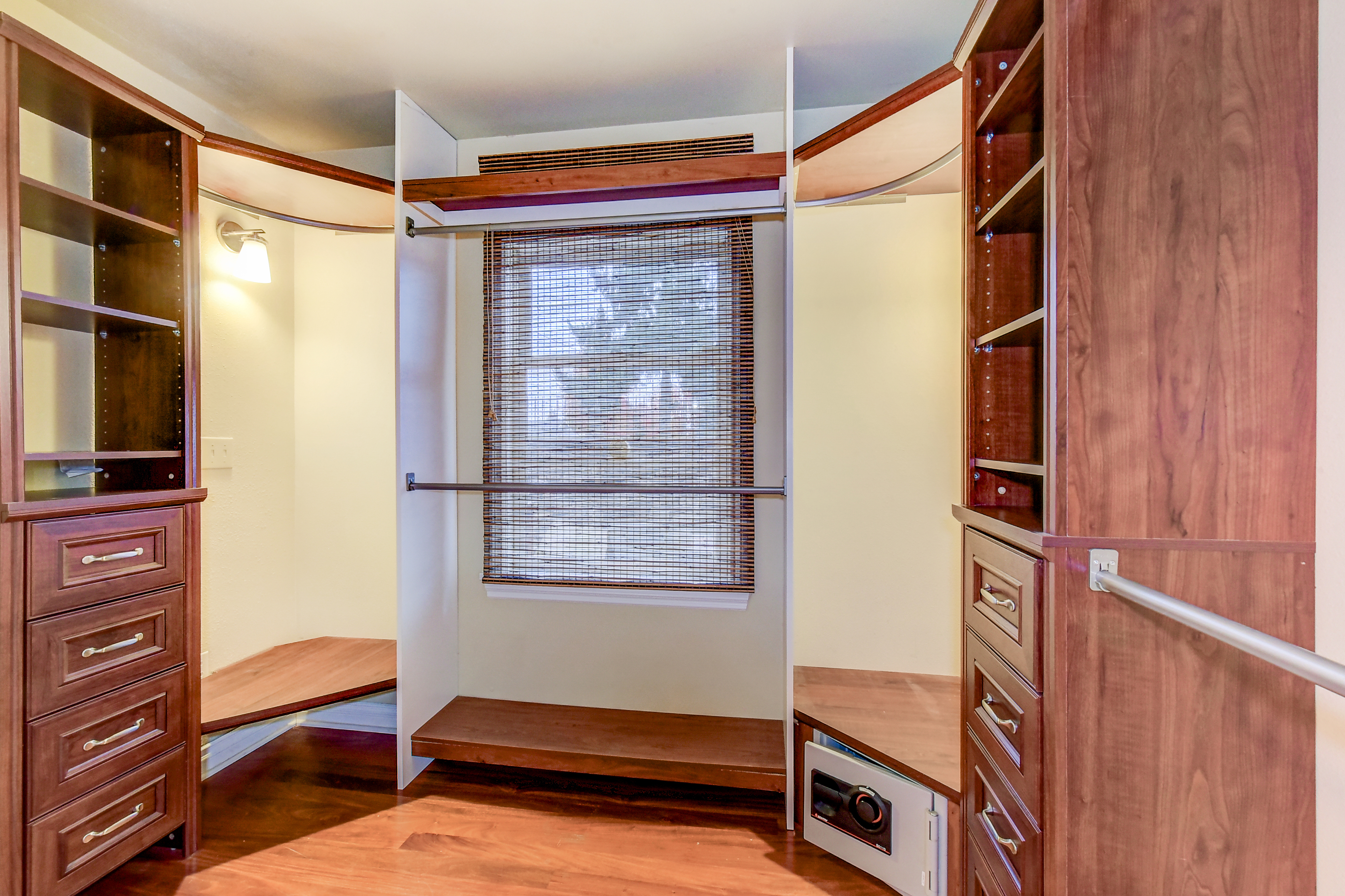 Sumner, Washington, 98390, United States, 4 Bedrooms Bedrooms, ,3 BathroomsBathrooms,Residential,For Sale,1992043