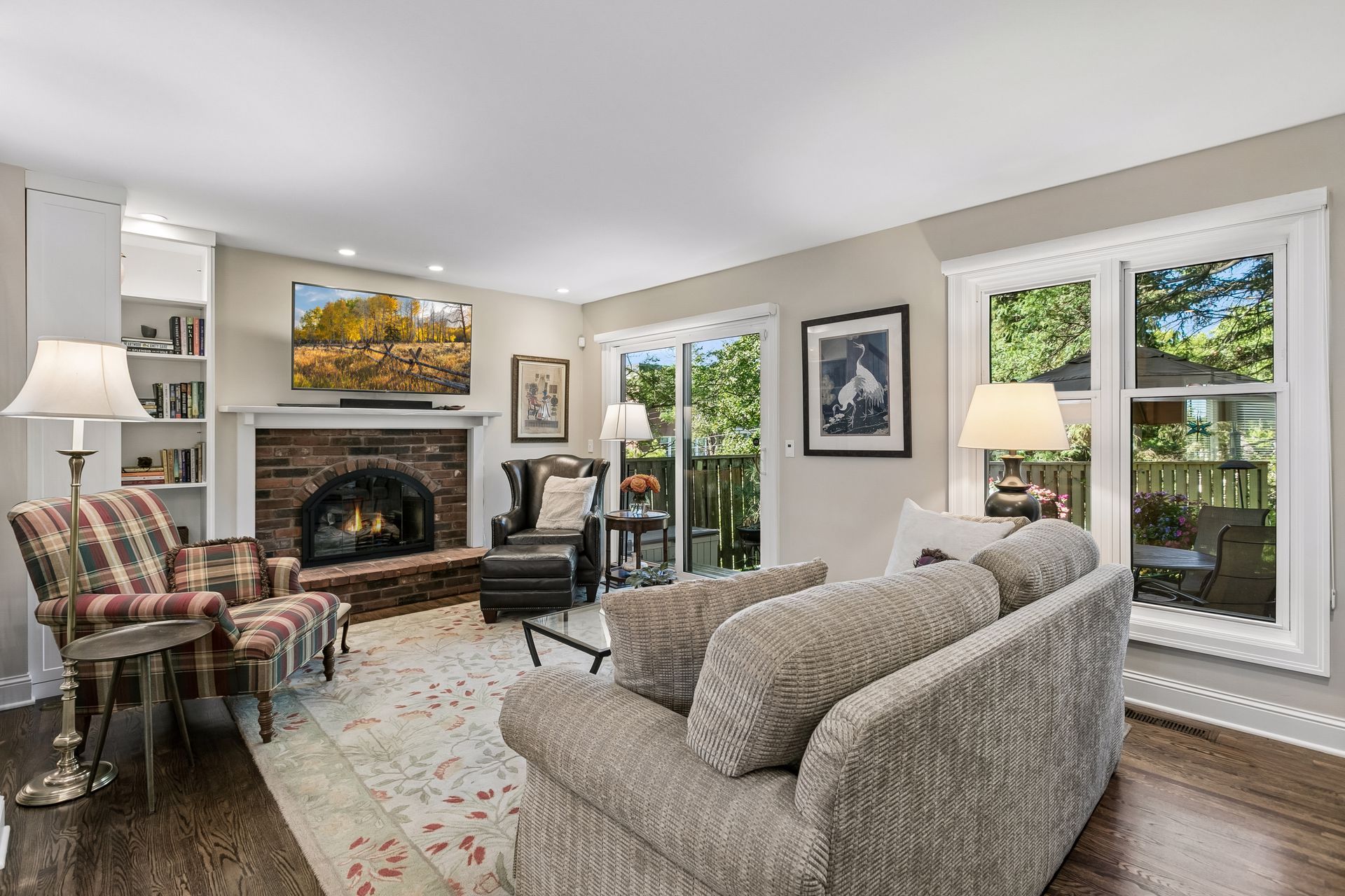  Updated Townhome with Beautiful Green Space Near Lake of the Isles - 物件實景