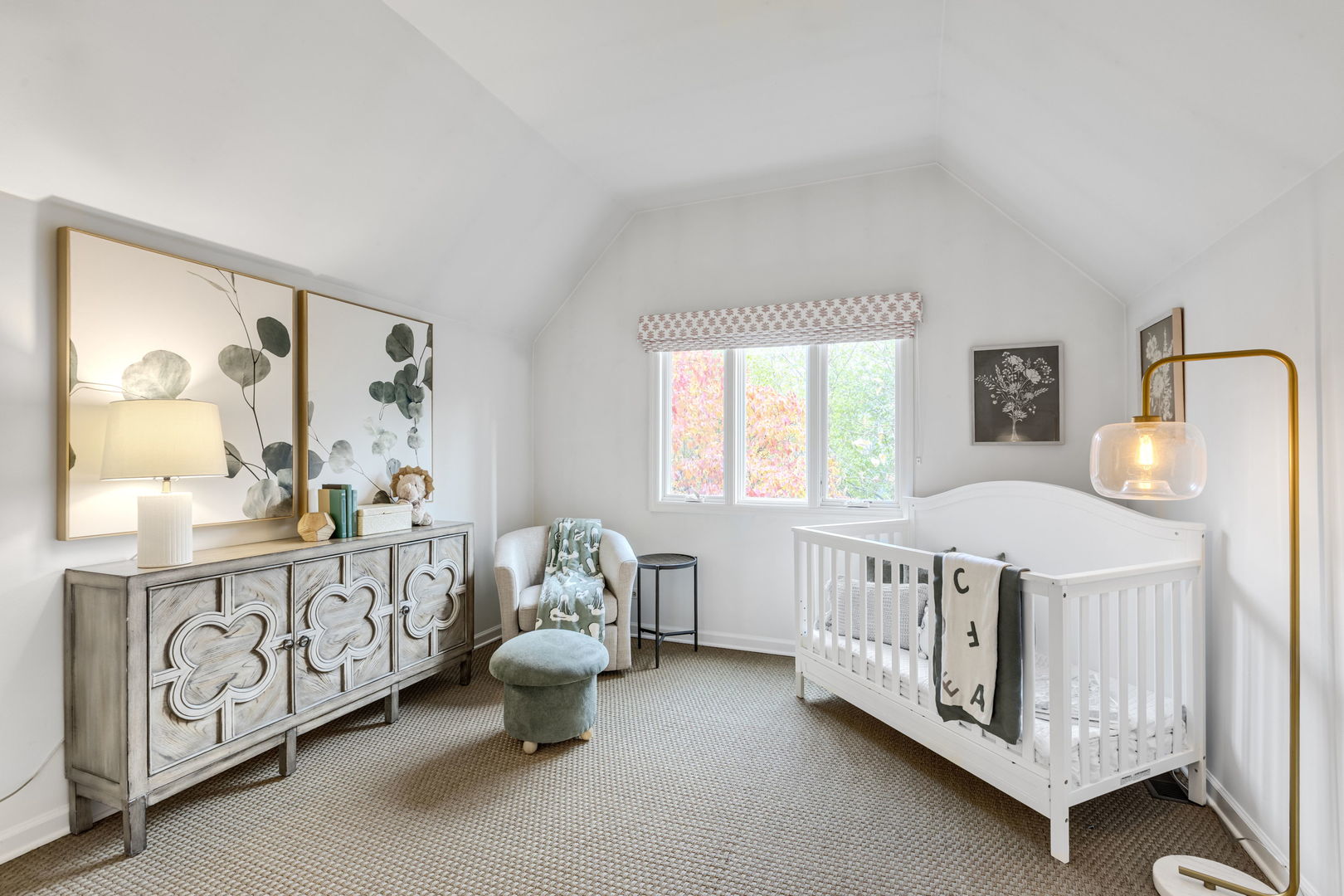 Lake Forest, Illinois, 60045, United States, 4 Bedrooms Bedrooms, ,3 BathroomsBathrooms,Residential,For Sale,1989668