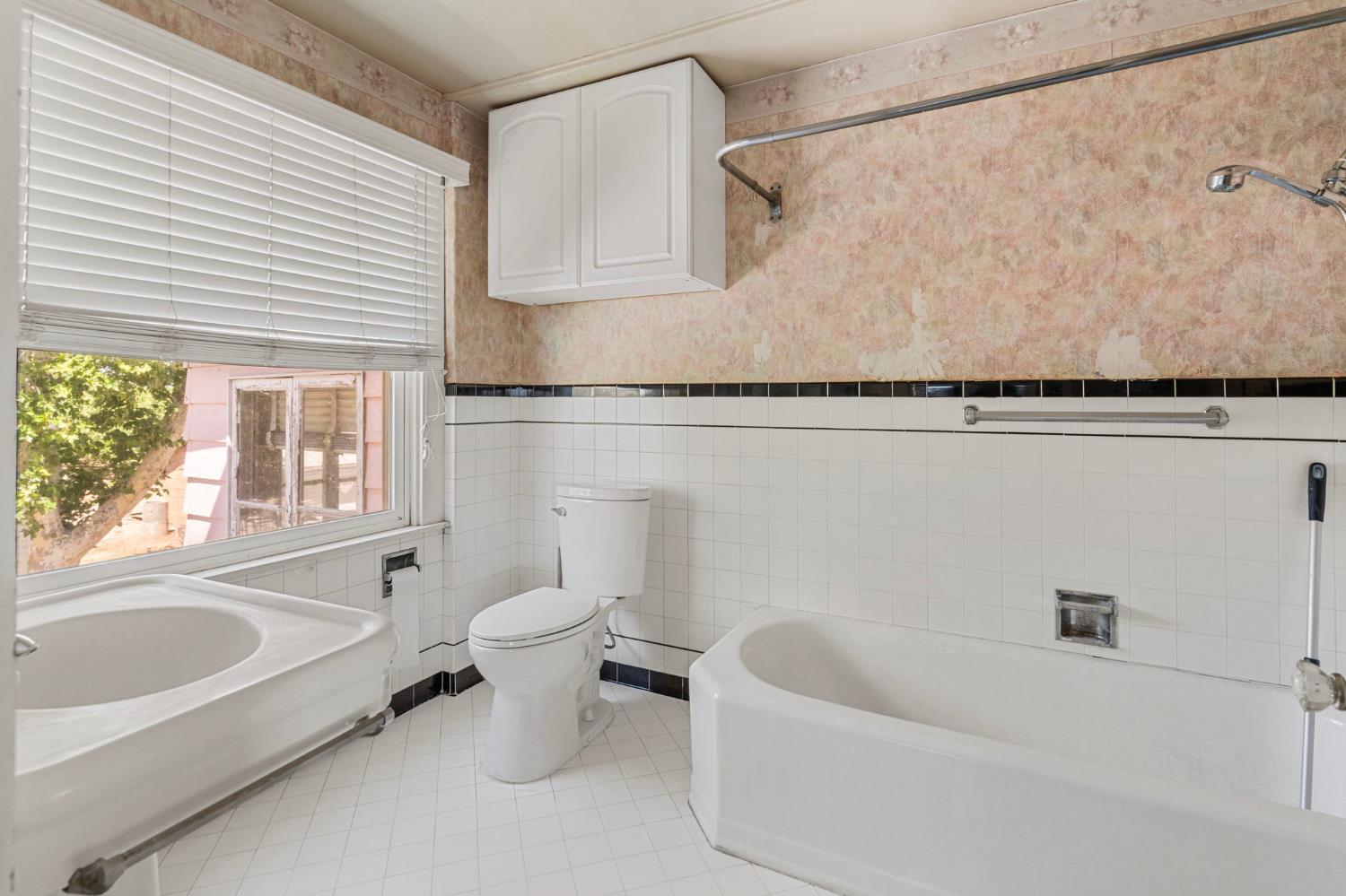 Vernalis, California, 95385, United States, 5 Bedrooms Bedrooms, ,3 BathroomsBathrooms,Residential,For Sale,1979261