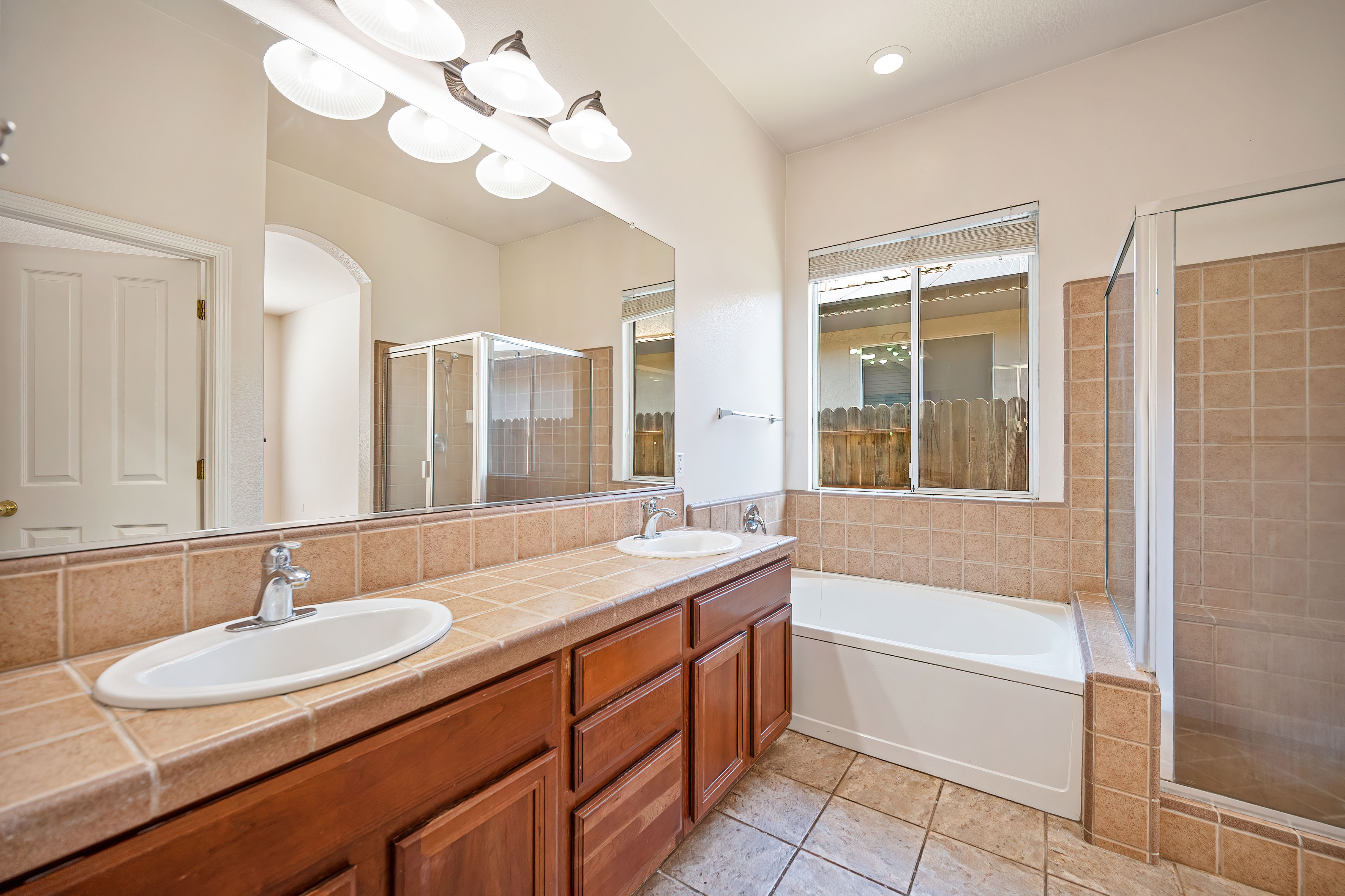  9729 Marbella Court, Elk Grove, CA 95624 - 物件實景