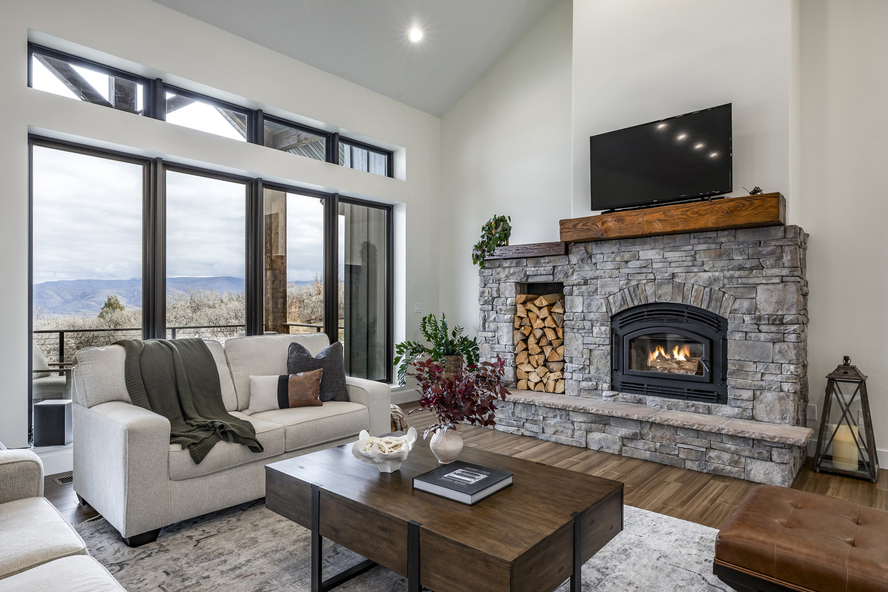  Welcome to a Private Mountain Luxury Retreat on Iconic Old Snowbasin Road - 物件實景