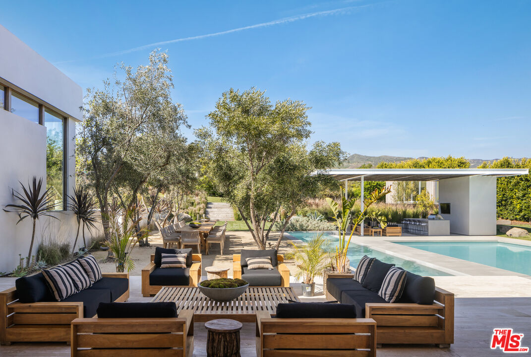 Malibu, California, 90265, United States, 5 Bedrooms Bedrooms, ,8 BathroomsBathrooms,Residential,For Sale,1925394