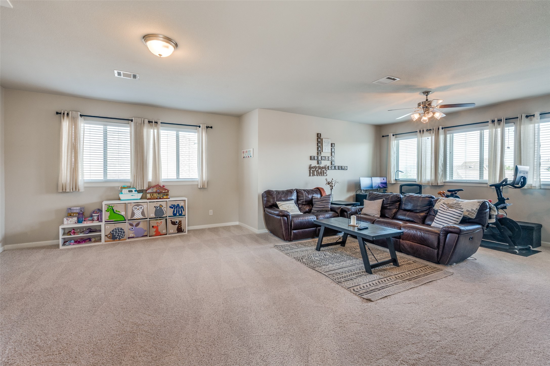 Arlington, Texas, 76005, United States, 4 Bedrooms Bedrooms, ,4 BathroomsBathrooms,Residential,For Sale,1857348