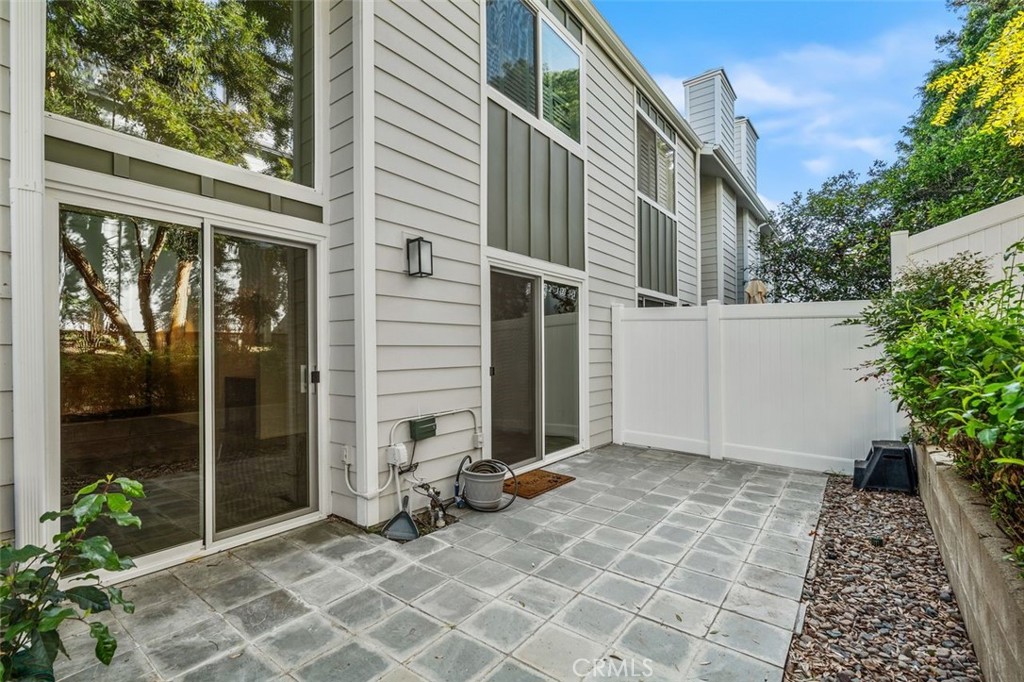 Northridge, California, 91325, United States, 2 Bedrooms Bedrooms, ,3 BathroomsBathrooms,Residential,For Sale,1991947