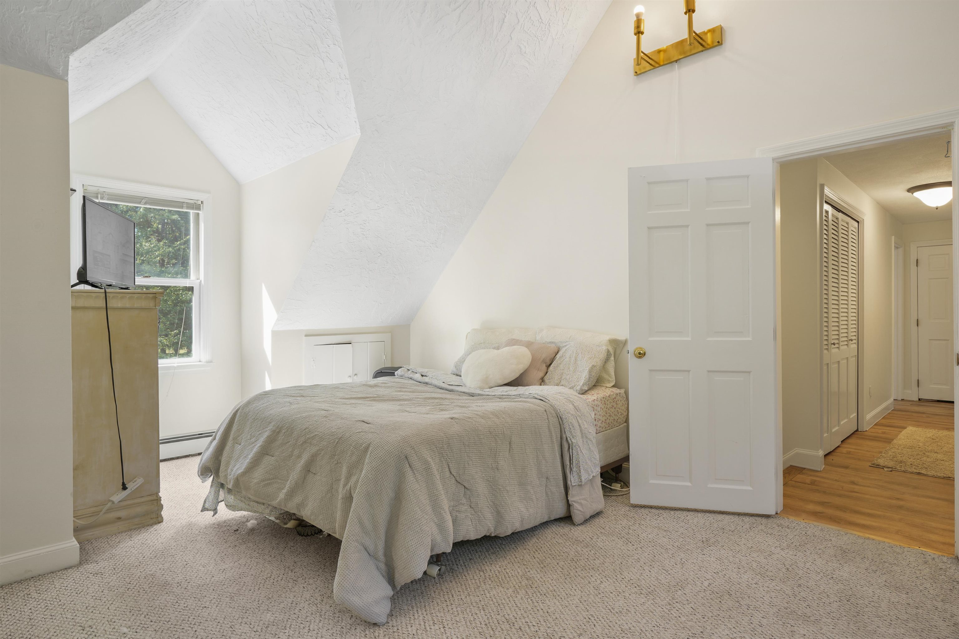 Plaistow, New Hampshire, 03865, United States, 4 Bedrooms Bedrooms, ,3 BathroomsBathrooms,Residential,For Sale,1987491