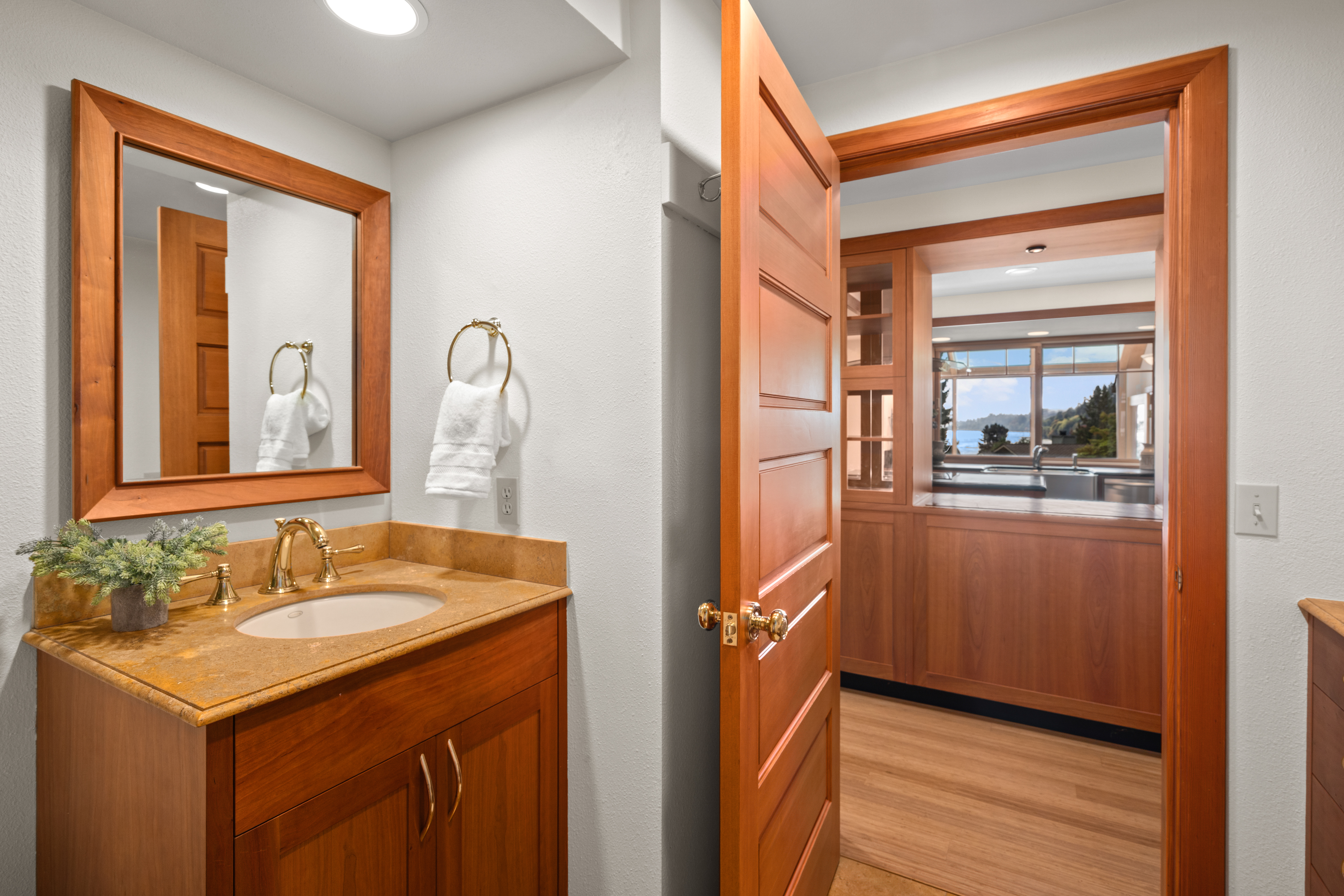  9796 NE Murden Cove Dr, Bainbridge Island, WA 98110 - 物件實景