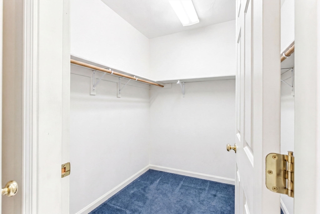 Middleton, Massachusetts, 01949, United States, 4 Bedrooms Bedrooms, ,3 BathroomsBathrooms,Residential,For Sale,2048371