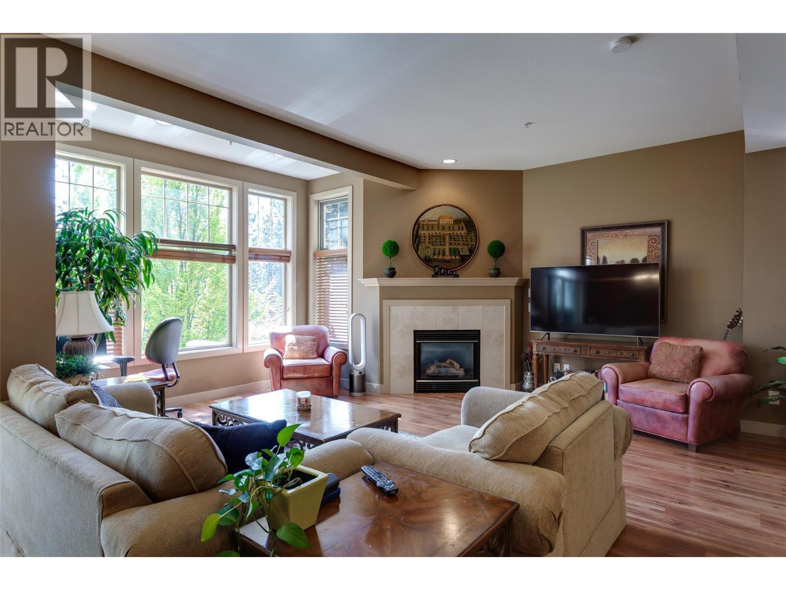 KELOWNA, British Columbia, V1V 2V9, CA, 2 Bedrooms Bedrooms, ,2 BathroomsBathrooms,Residential,For Sale,1960858