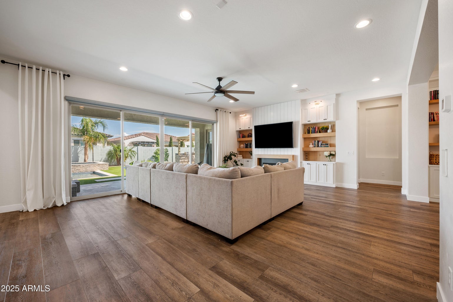 Mesa, Arizona, 85212, United States, 5 Bedrooms Bedrooms, ,5 BathroomsBathrooms,Residential,For Sale,1981050